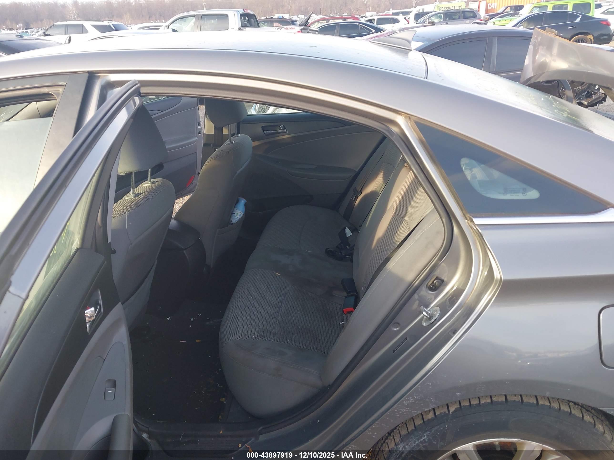 HYUNDAI SONATA image 8