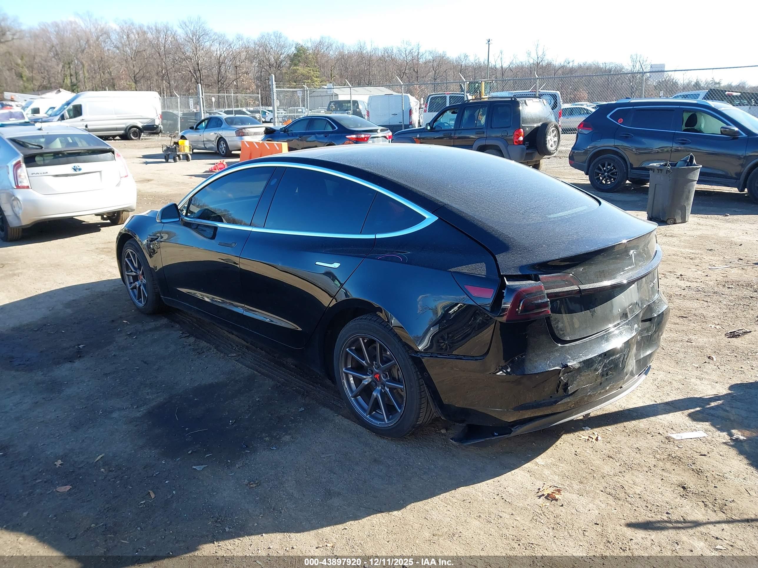 TESLA MODEL image 3