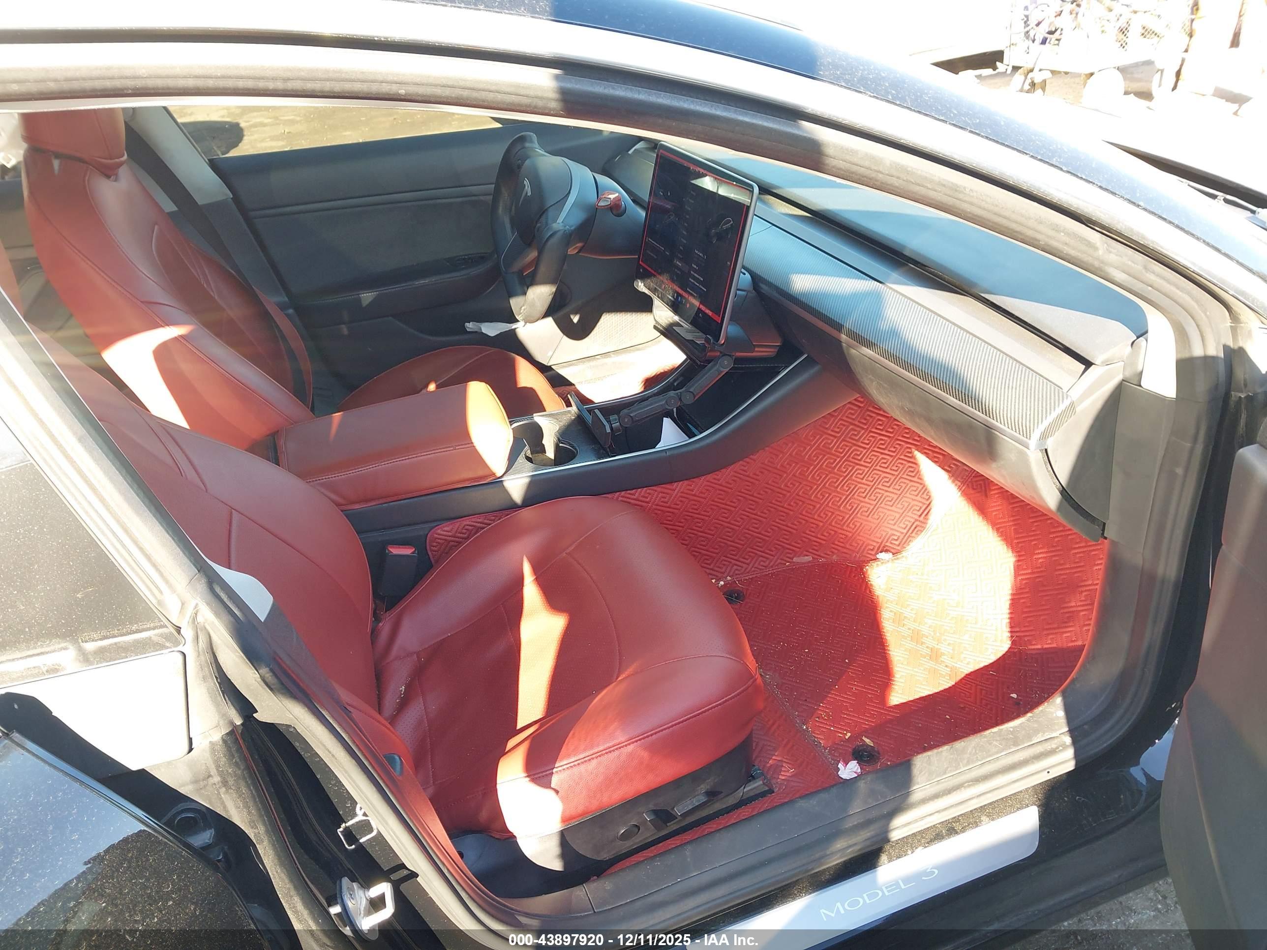 TESLA MODEL image 5