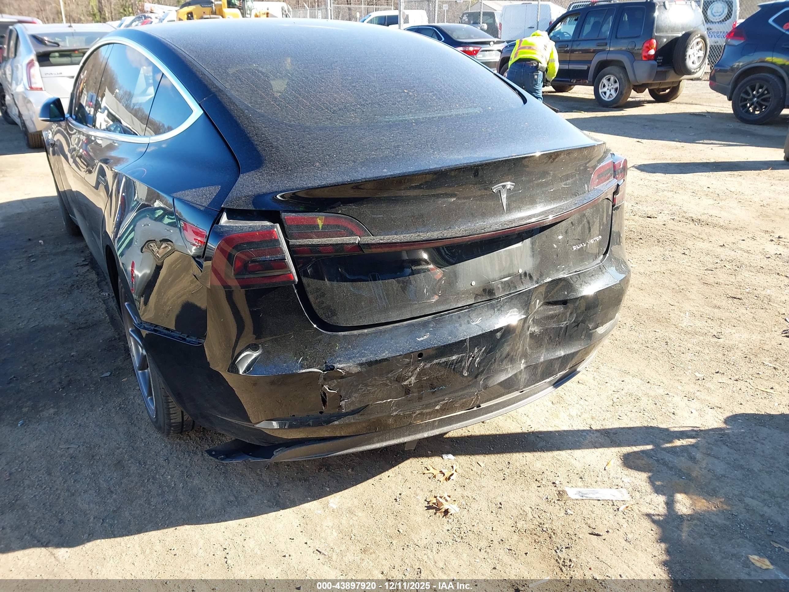 TESLA MODEL image 6