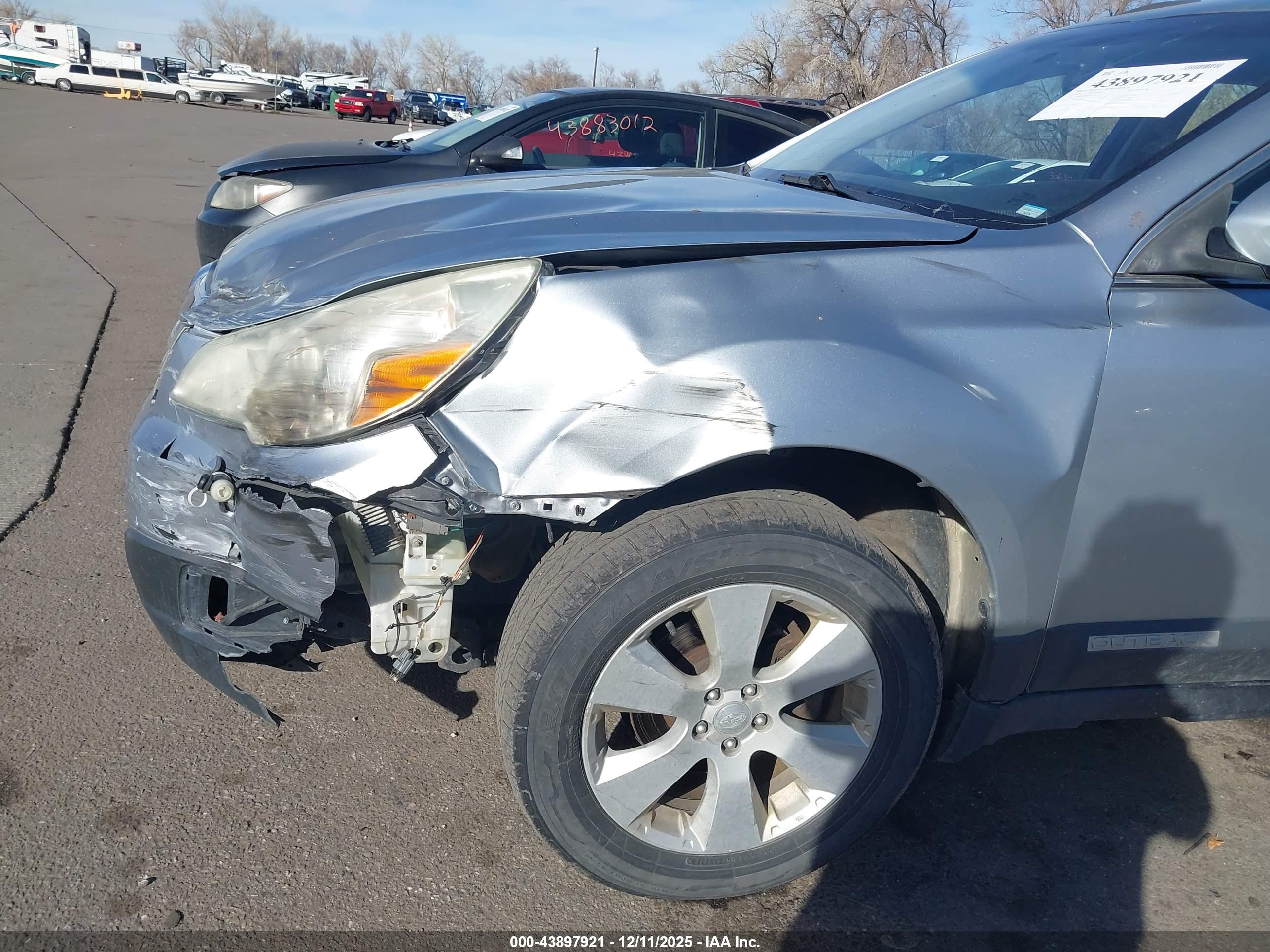 SUBARU OUTBACK image 6