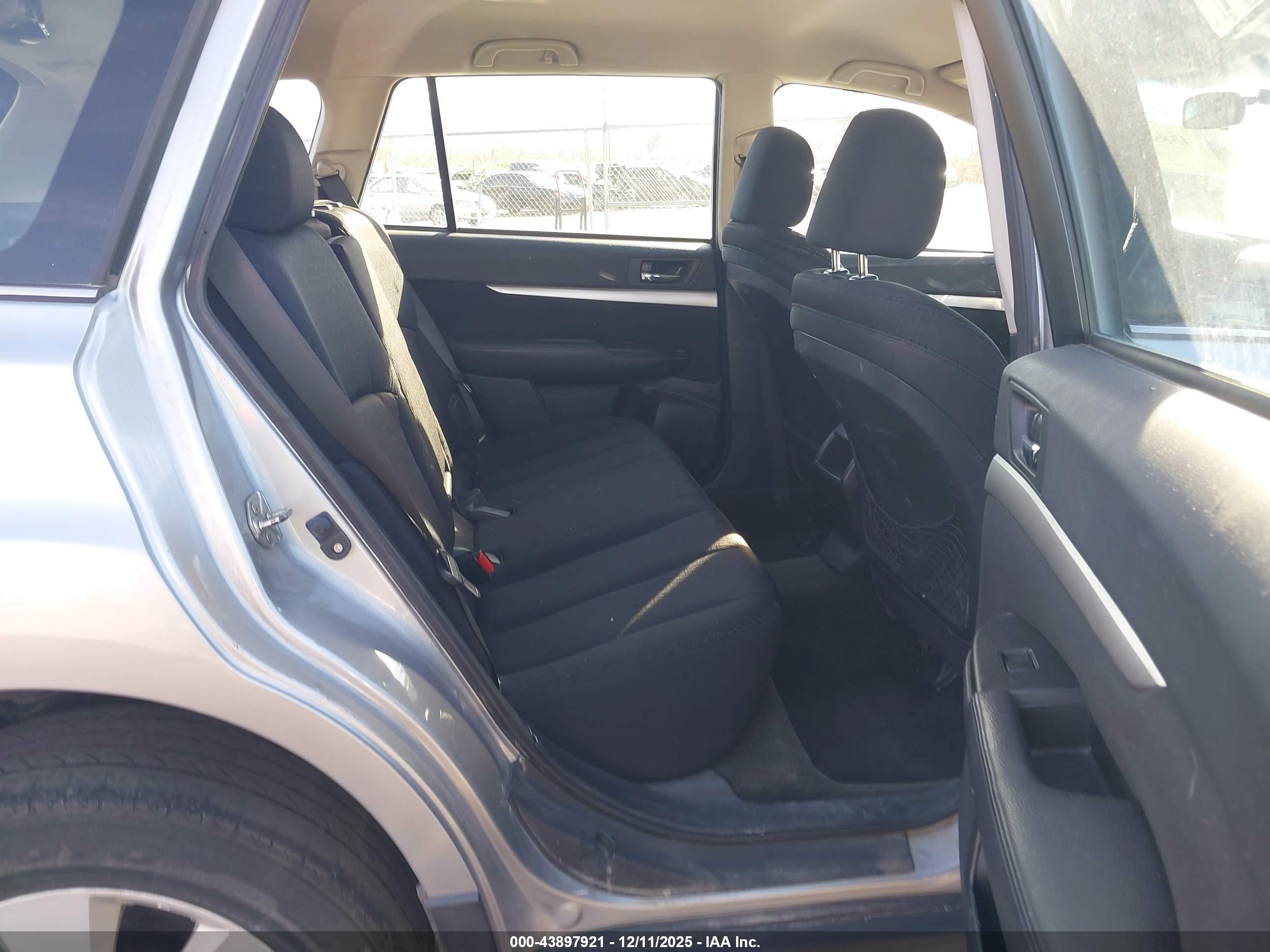 SUBARU OUTBACK image 8