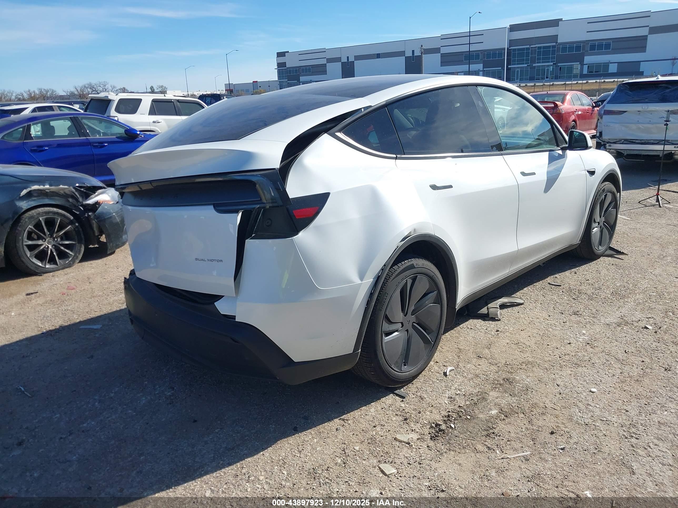 TESLA MODEL image 4