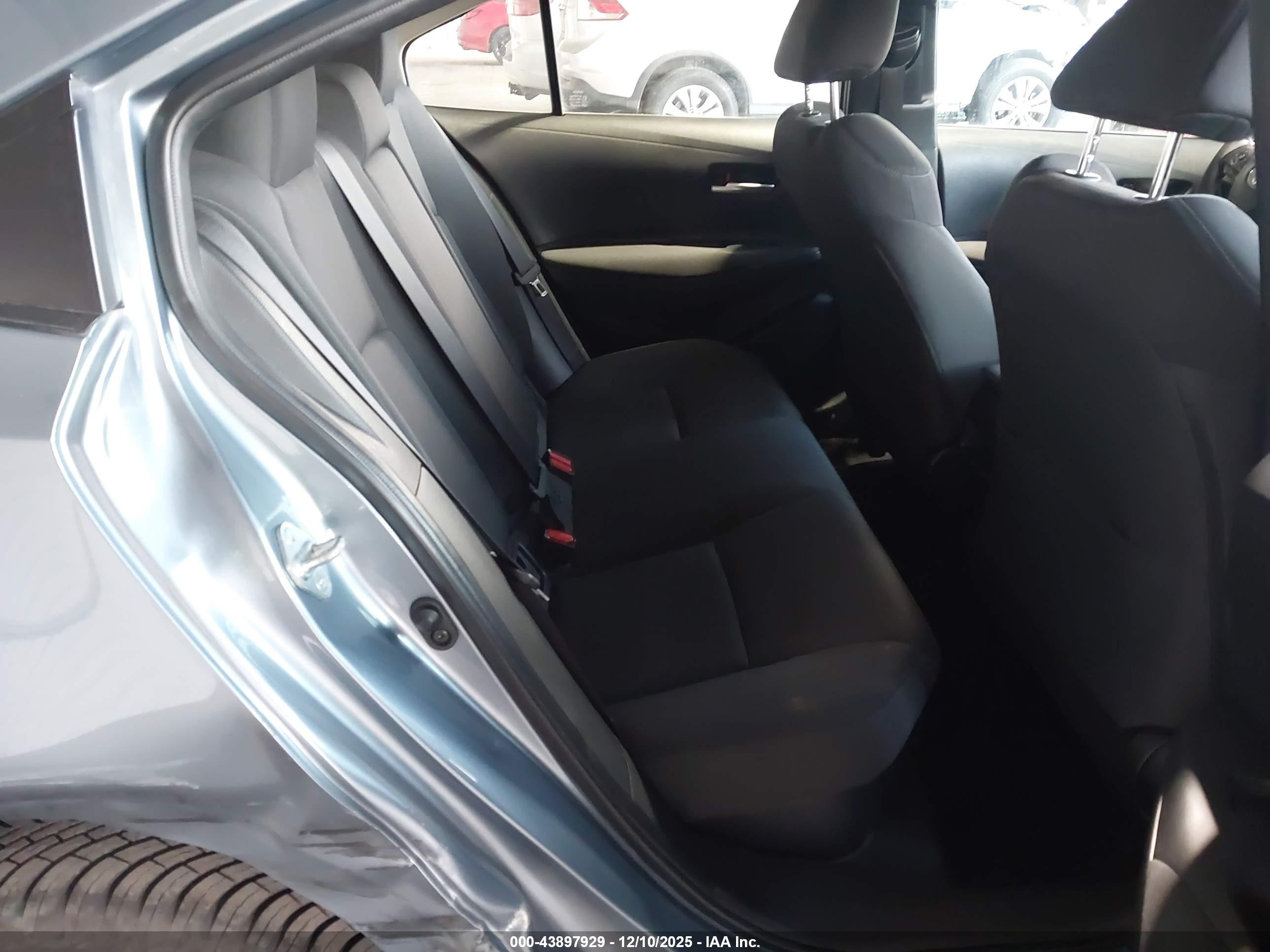 TOYOTA COROLLA image 8