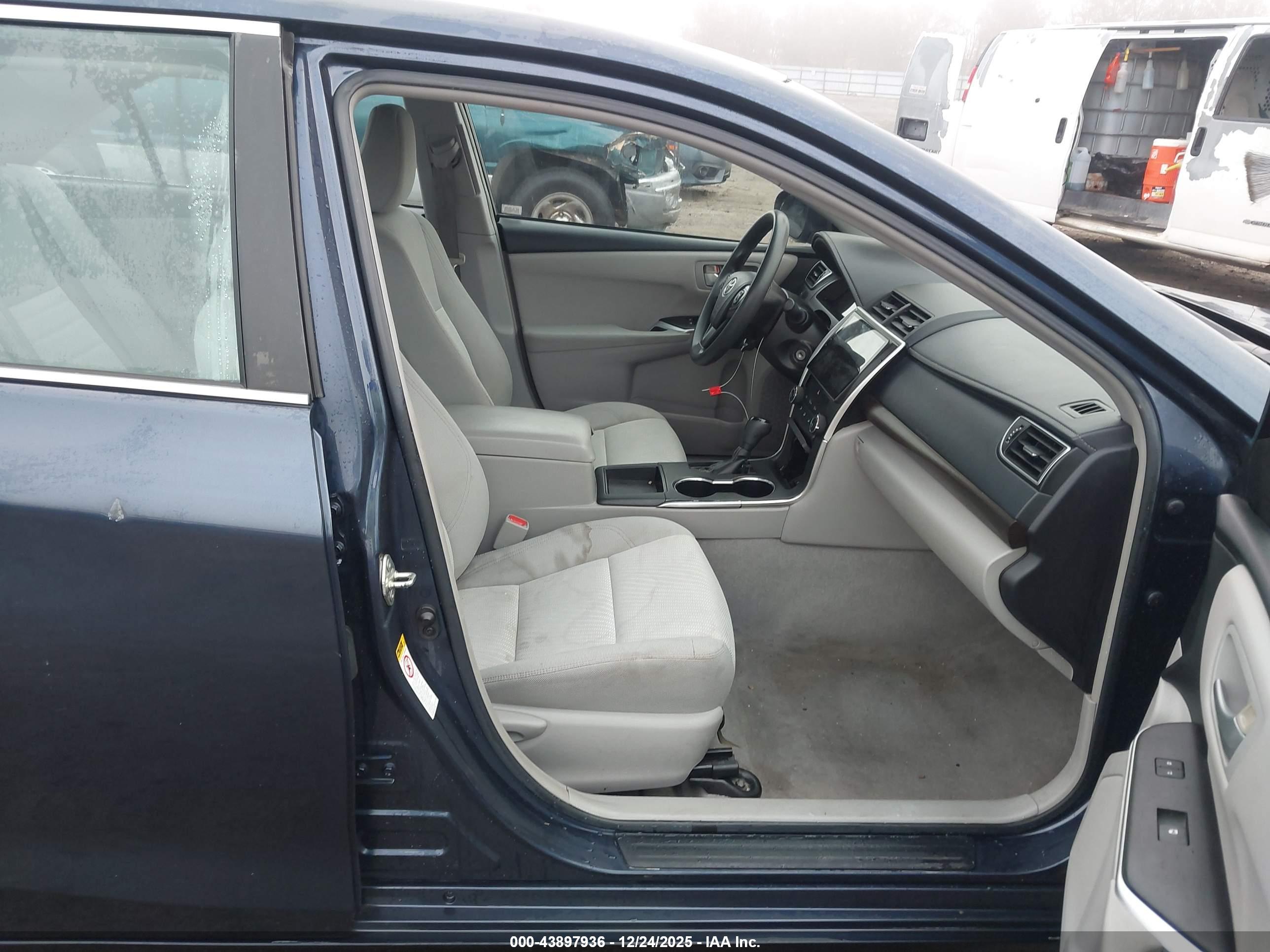 TOYOTA CAMRY image 5