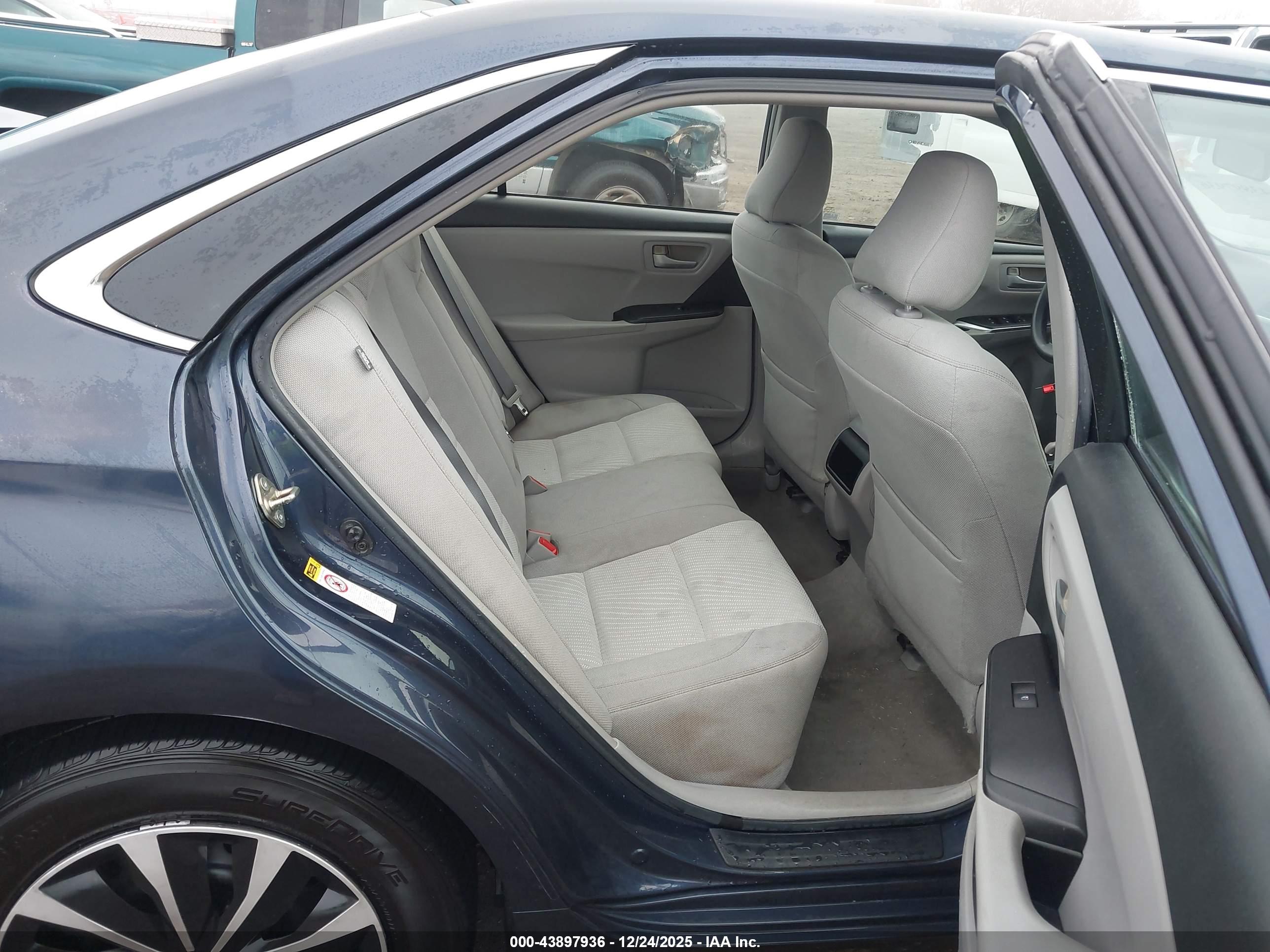 TOYOTA CAMRY image 8