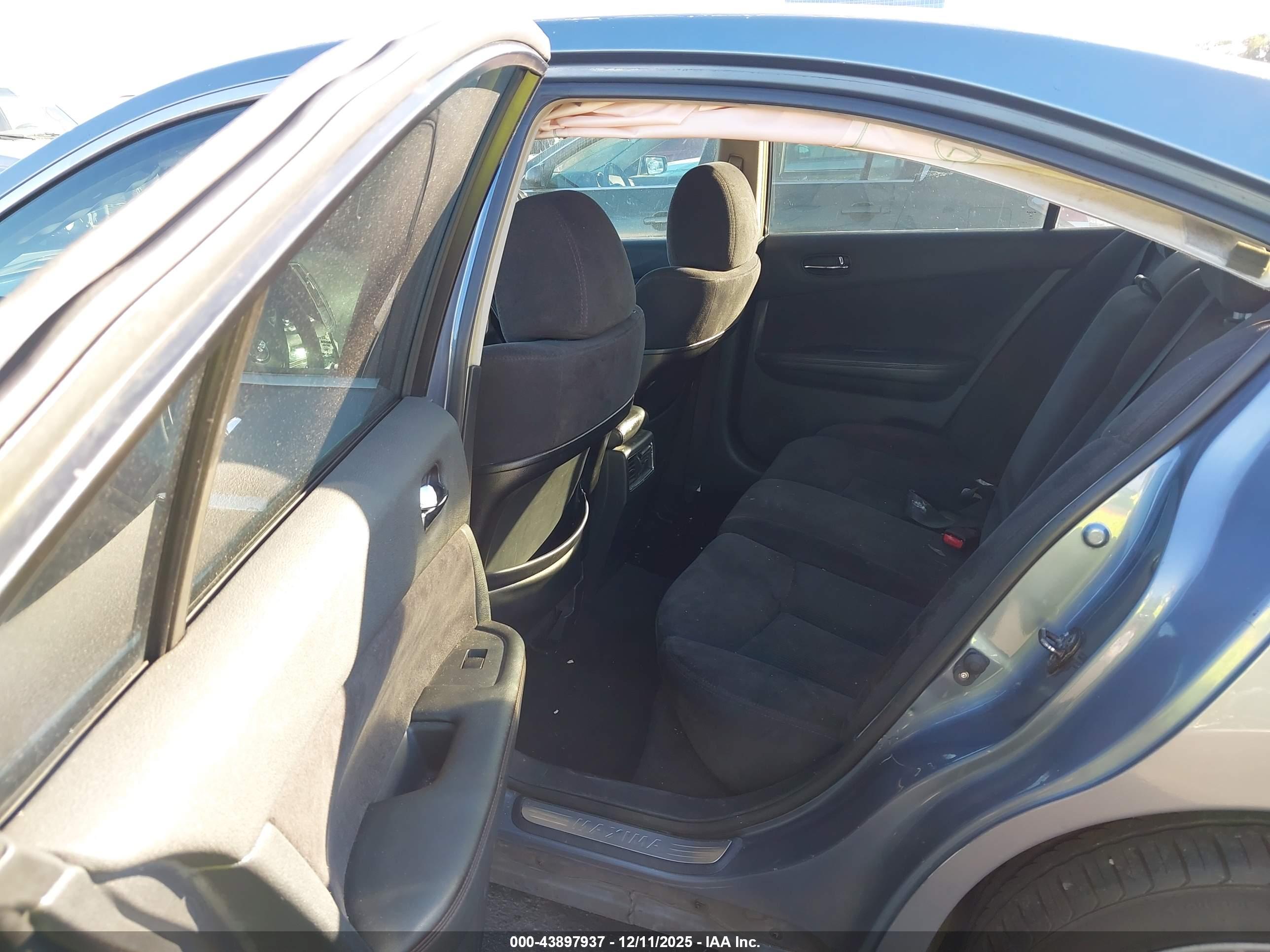 NISSAN MAXIMA image 8