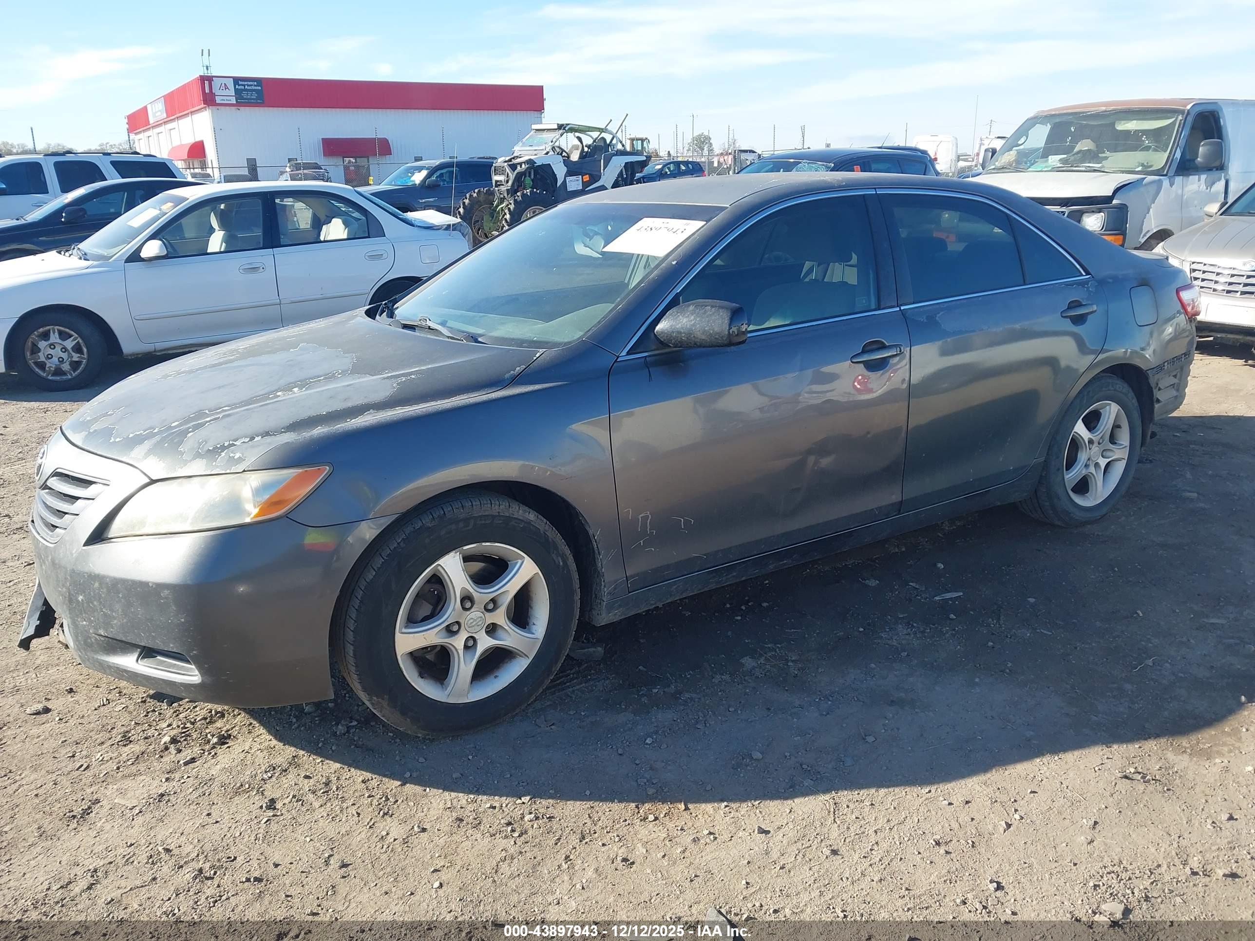 TOYOTA CAMRY image 2