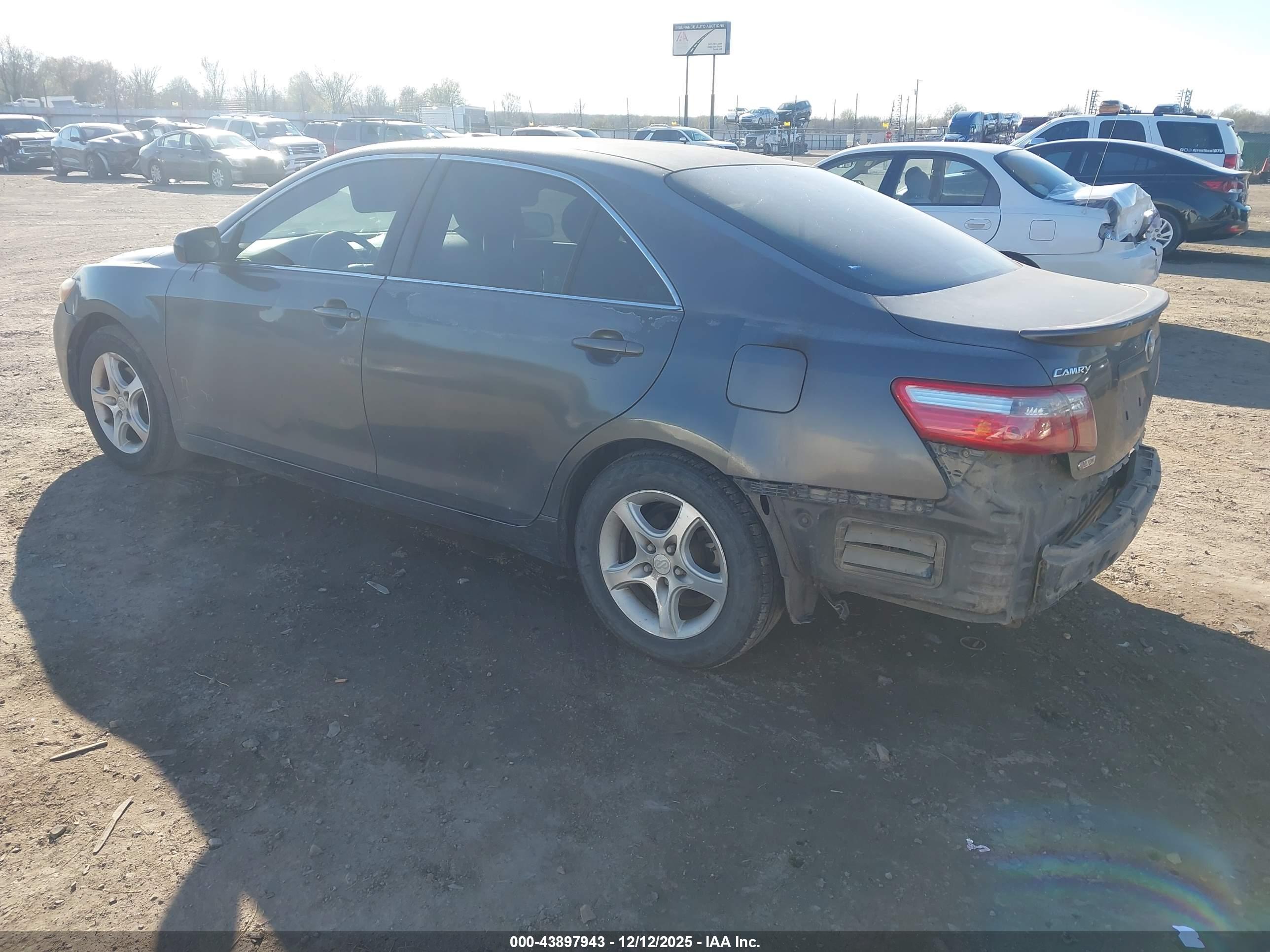 TOYOTA CAMRY image 3