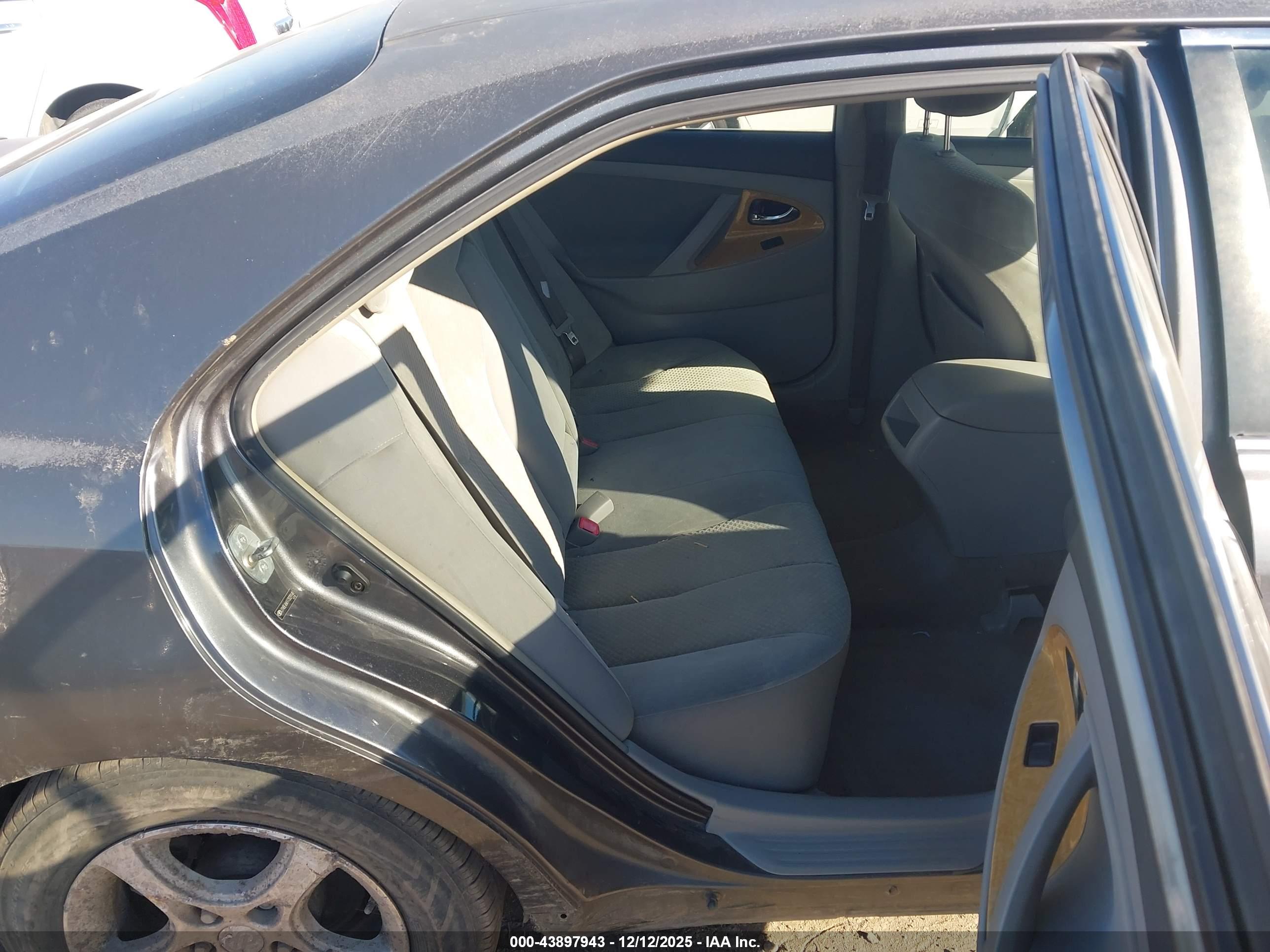 TOYOTA CAMRY image 8