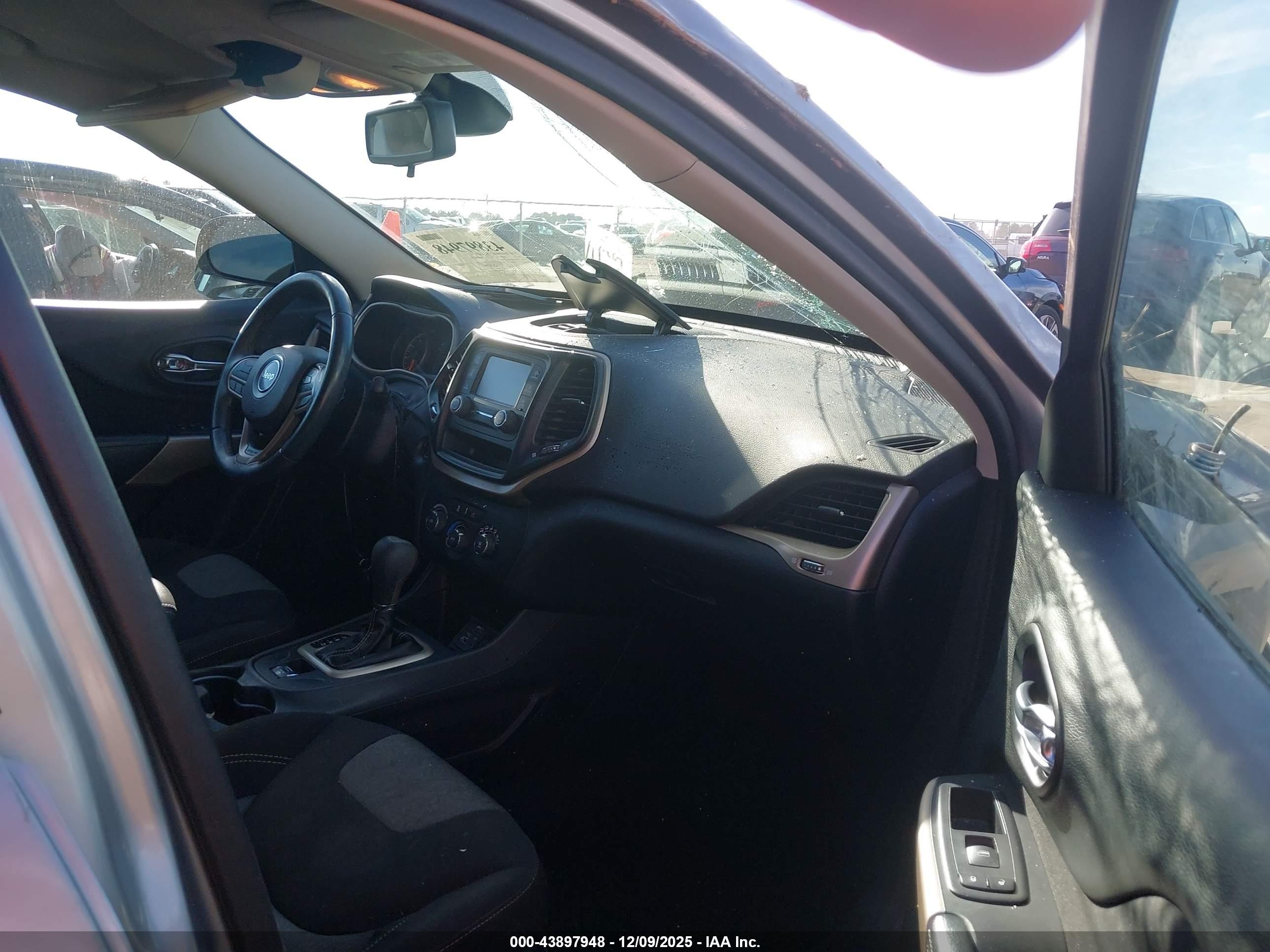 JEEP CHEROKEE image 5