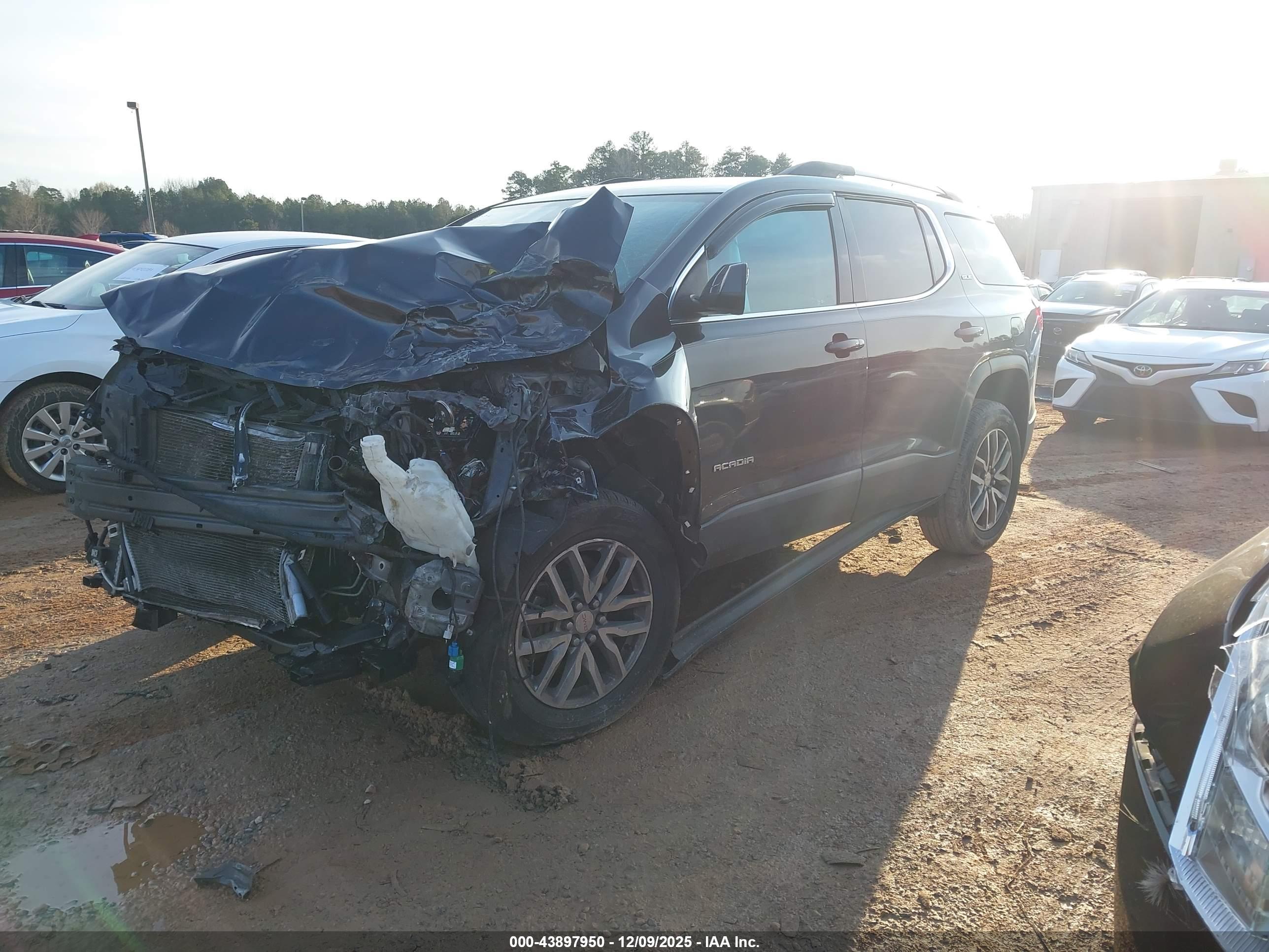 GMC ACADIA image 2