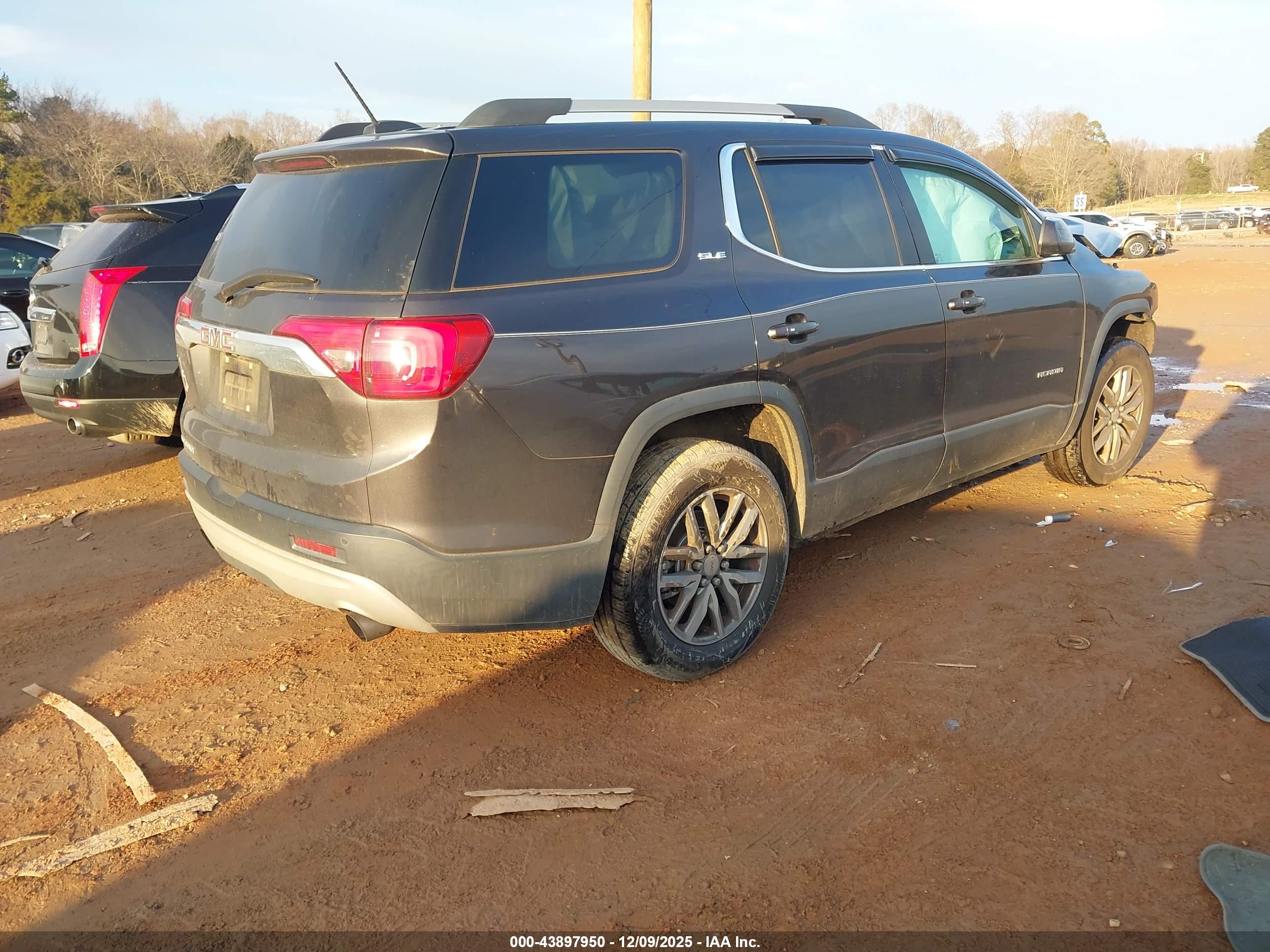 GMC ACADIA image 4