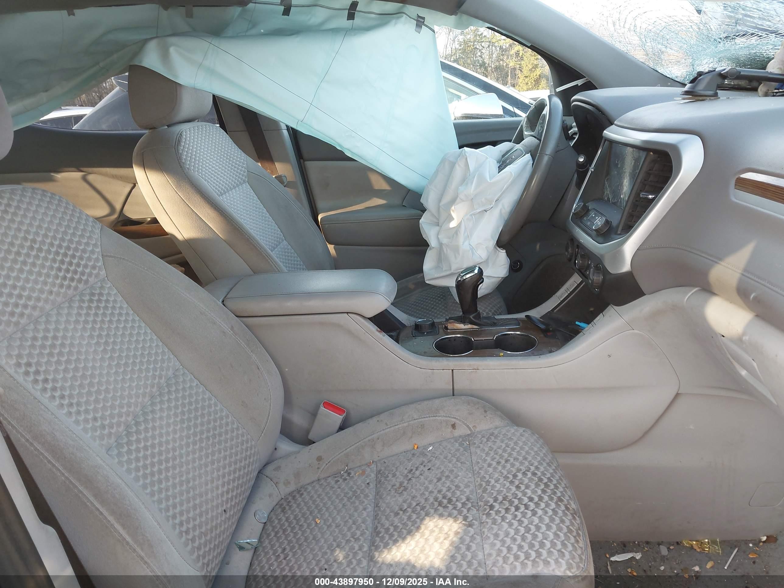 GMC ACADIA image 5