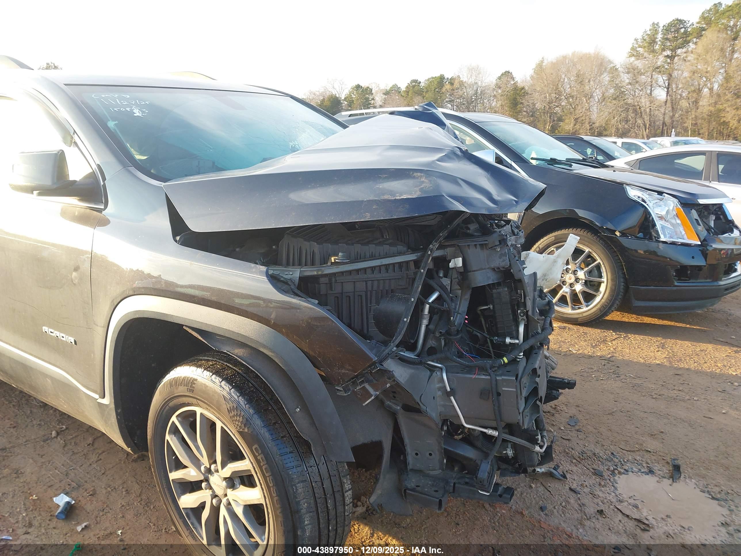 GMC ACADIA image 6