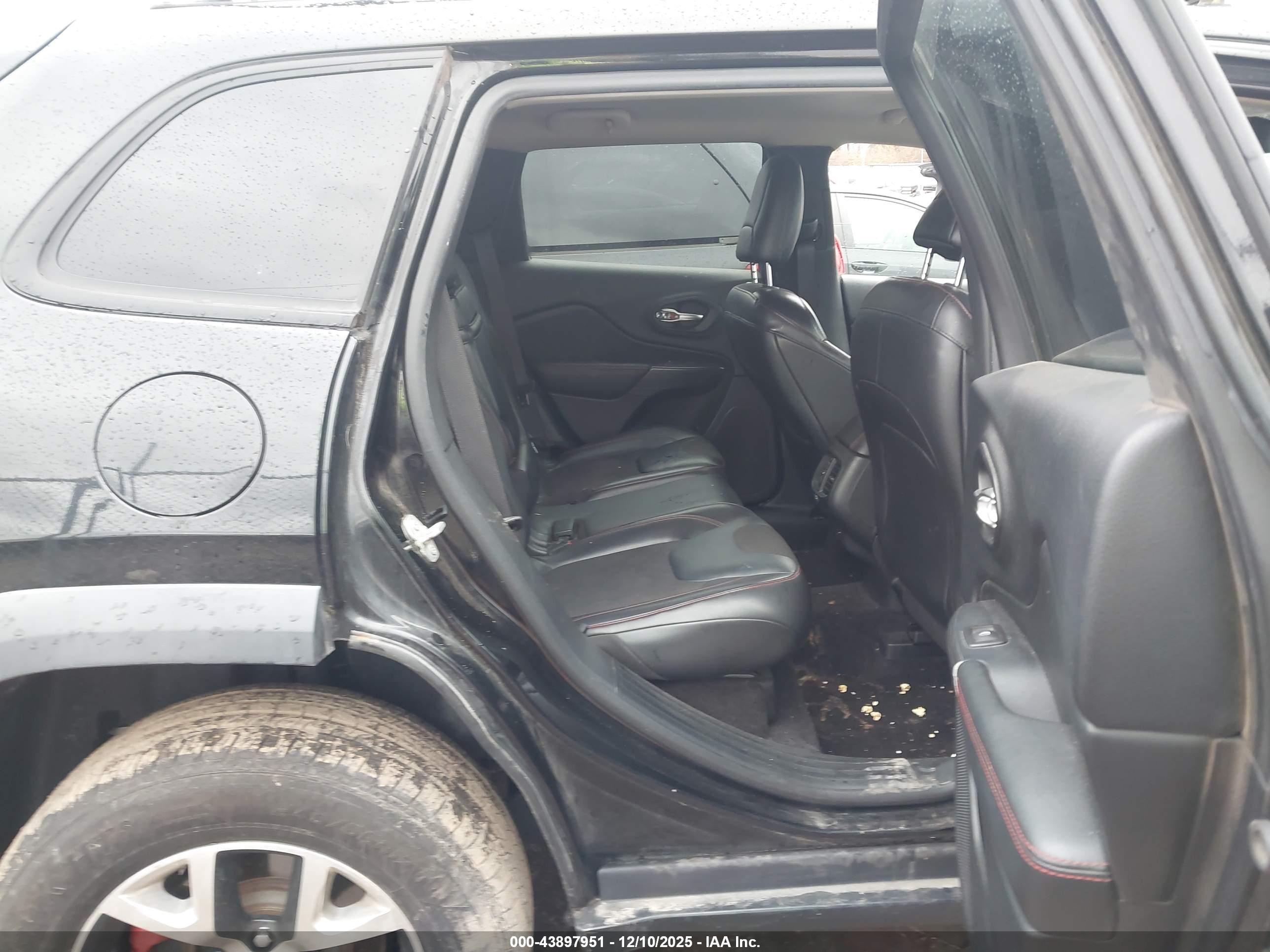 JEEP CHEROKEE image 8