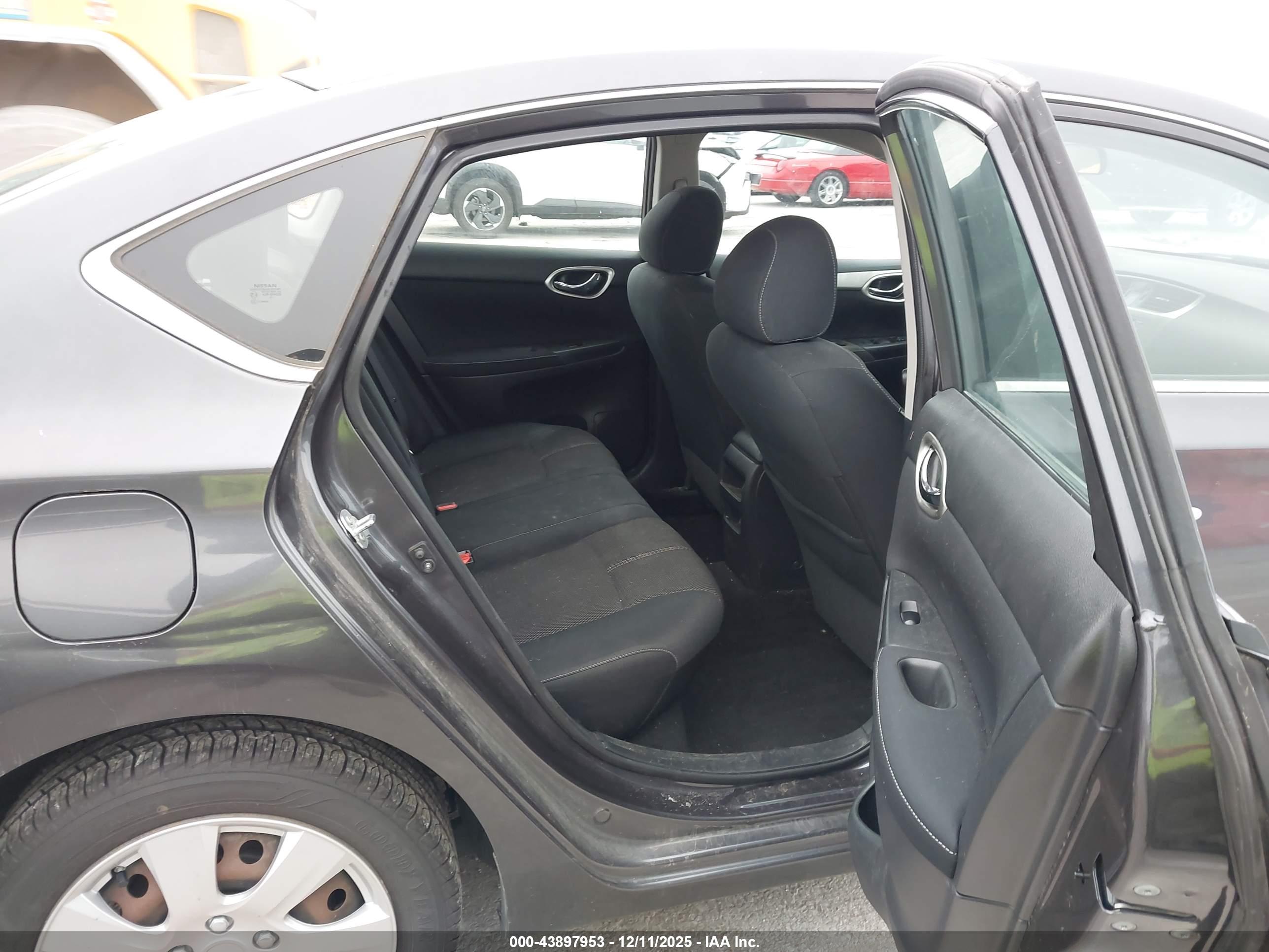 NISSAN SENTRA image 8