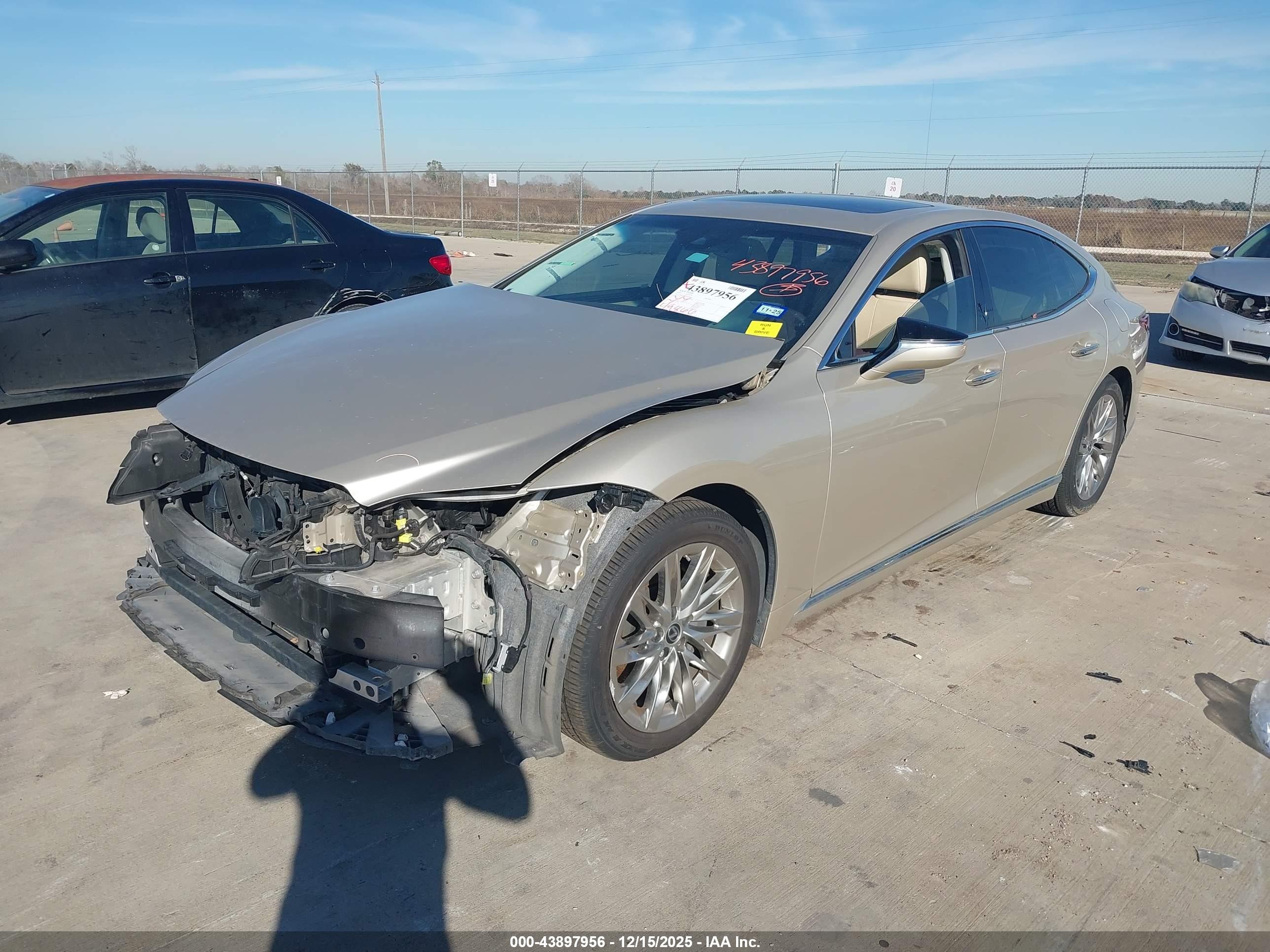 LEXUS LS image 2