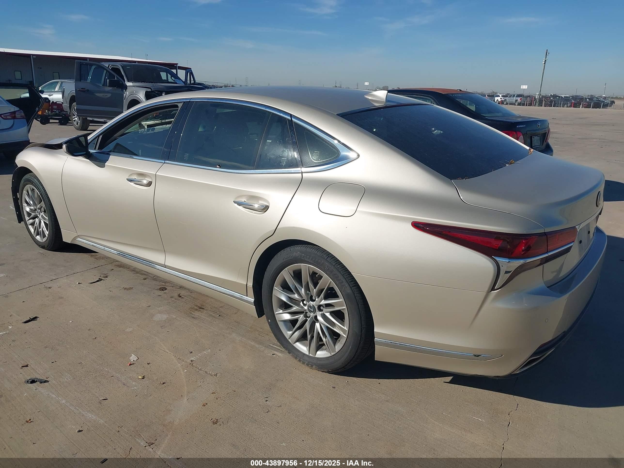LEXUS LS image 3