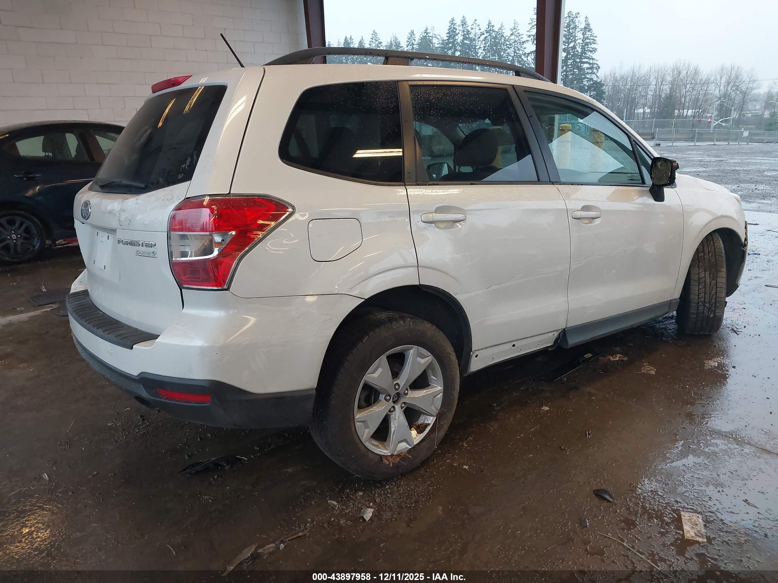 SUBARU FORESTER image 4