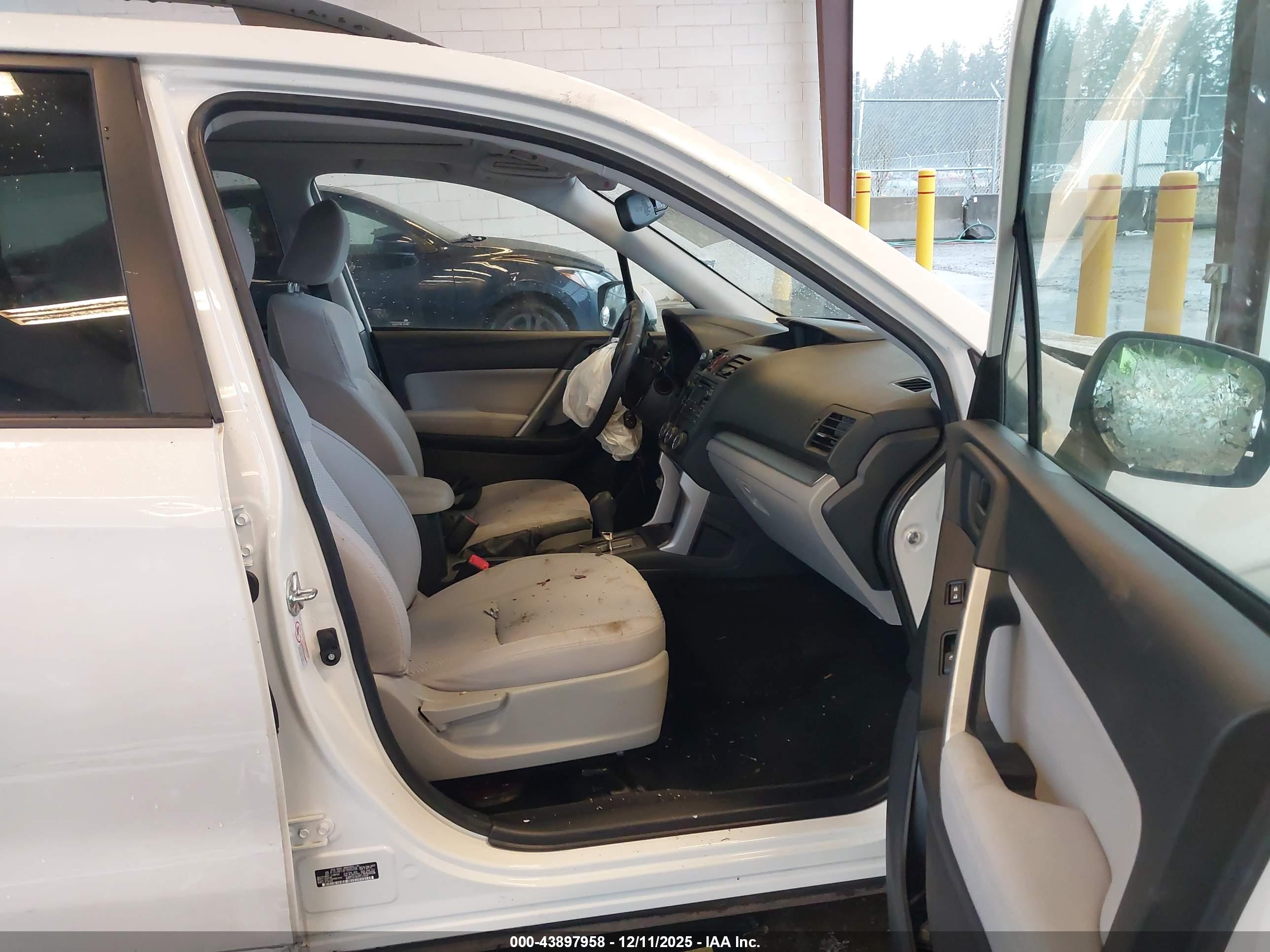 SUBARU FORESTER image 5