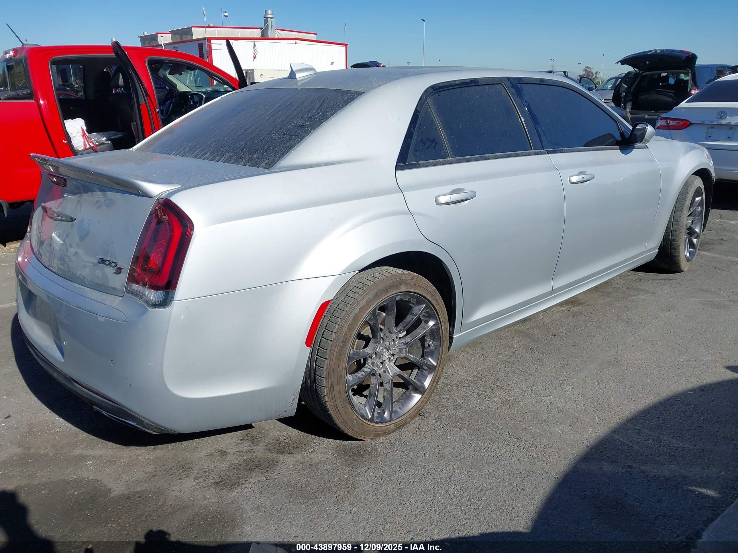 CHRYSLER 300 image 4