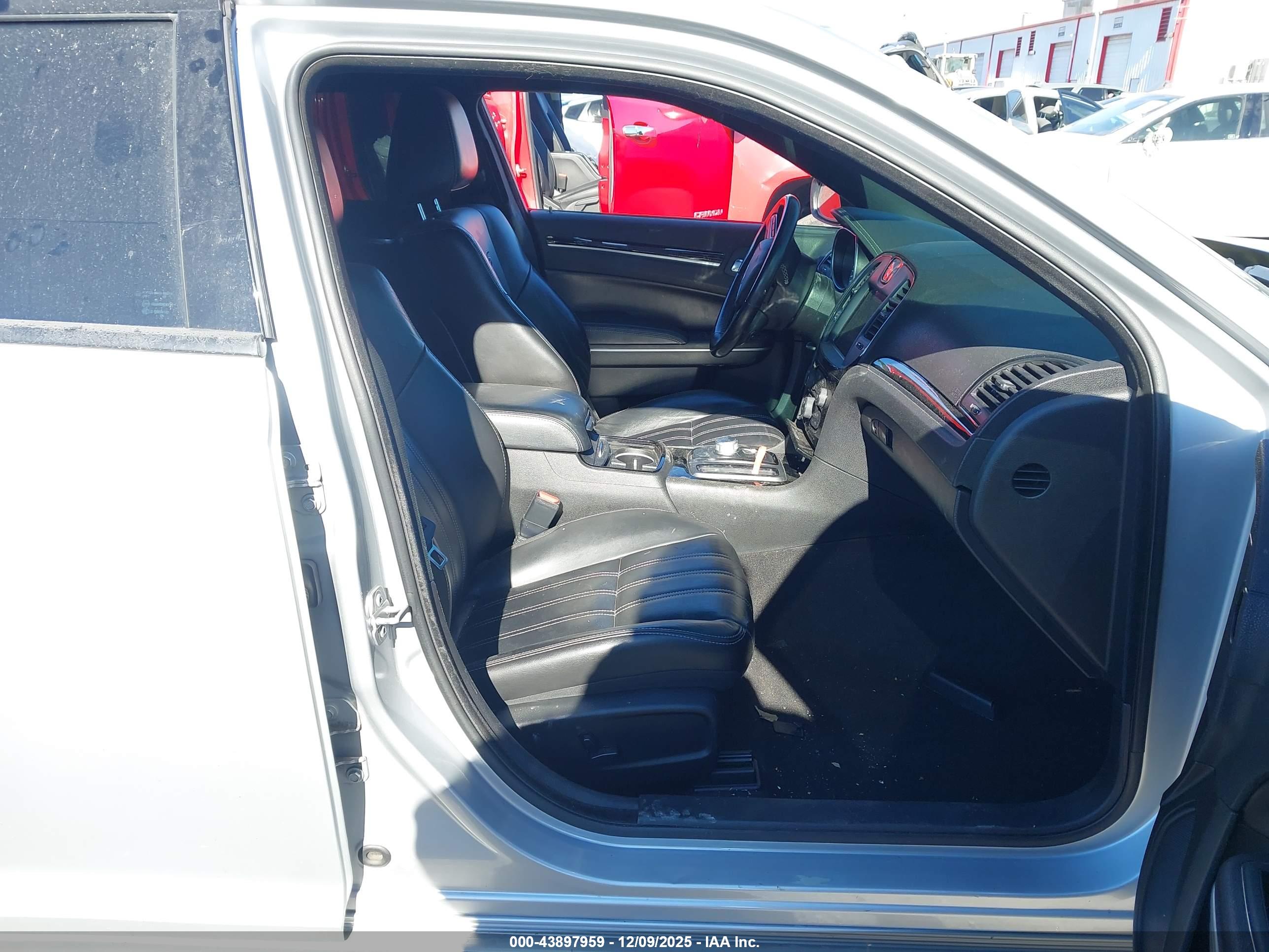 CHRYSLER 300 image 5