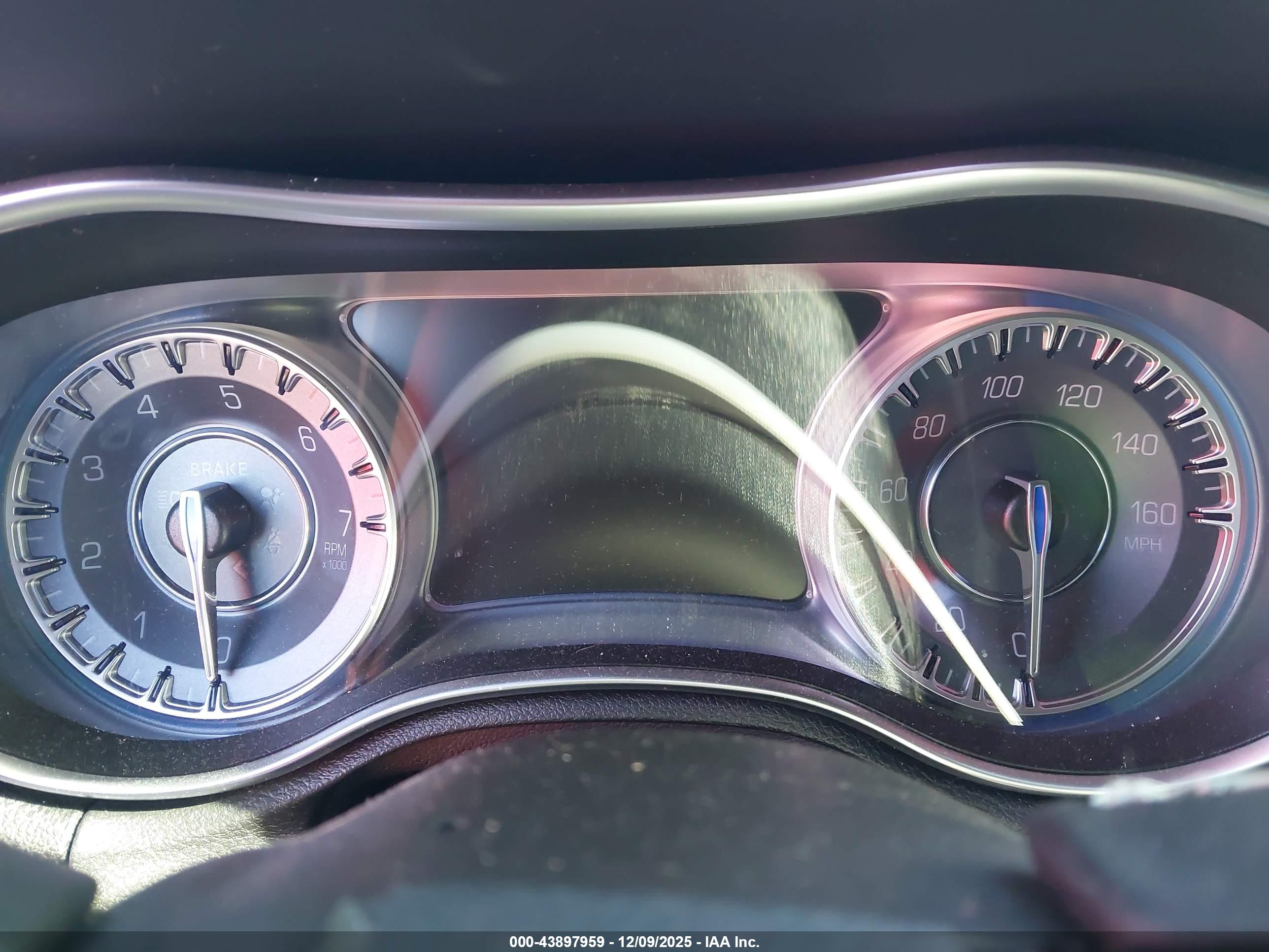 CHRYSLER 300 image 7