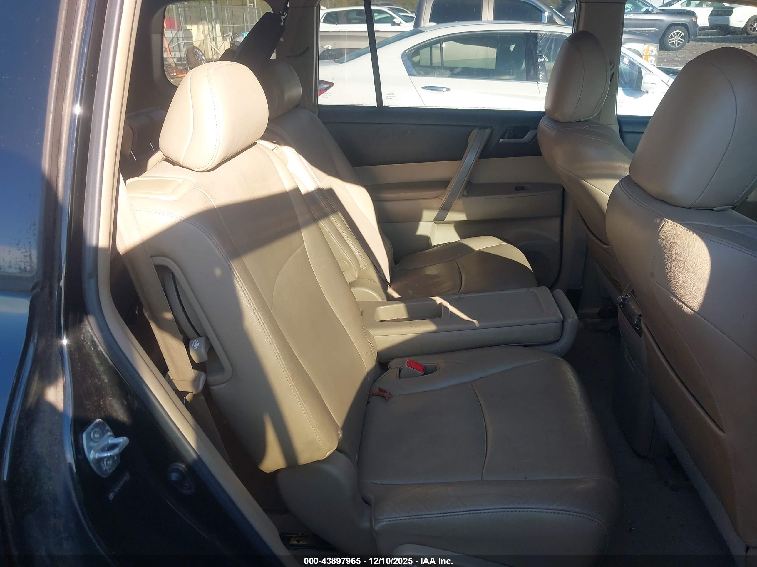 TOYOTA HIGHLANDER image 8