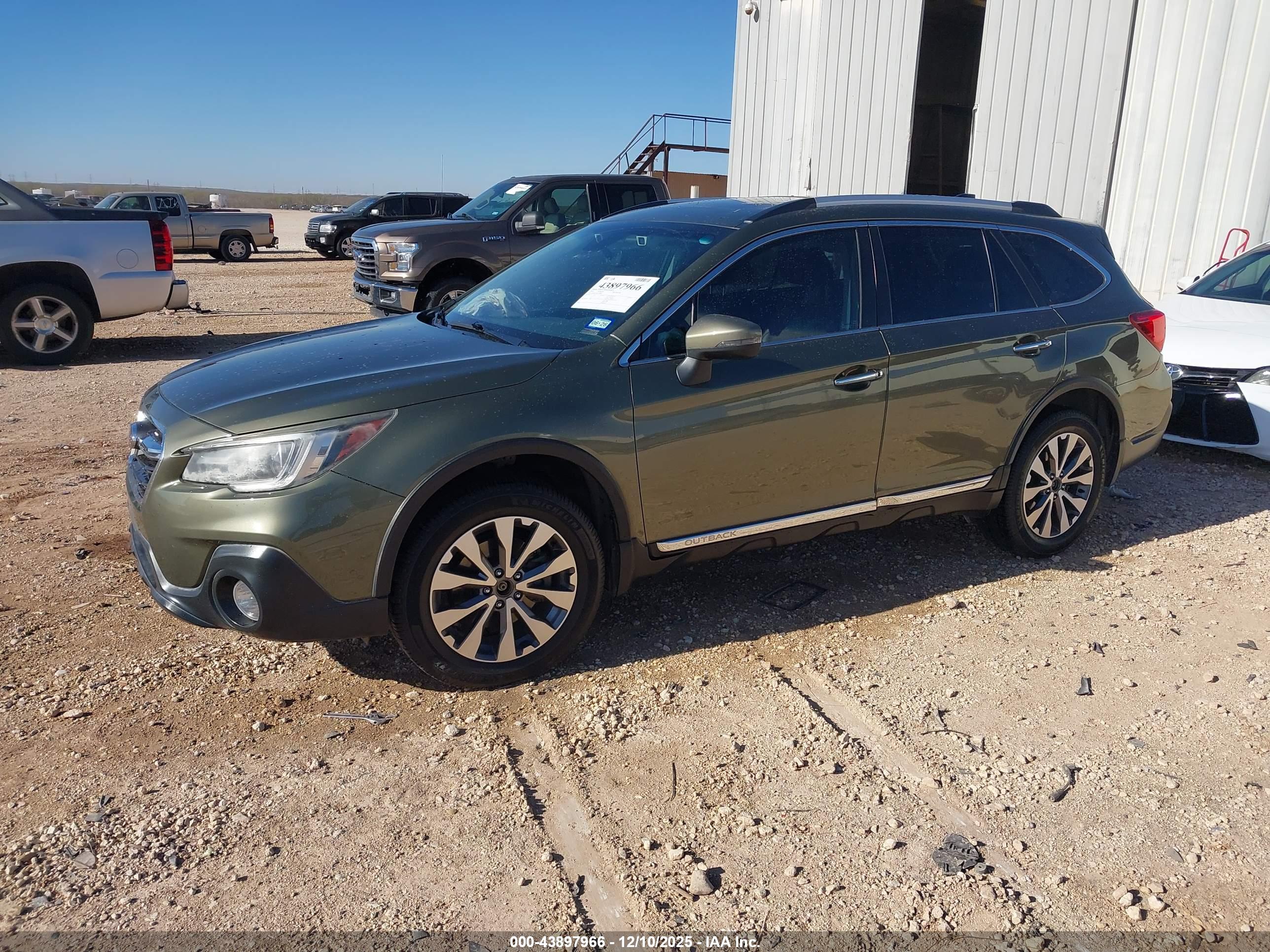 SUBARU OUTBACK image 2