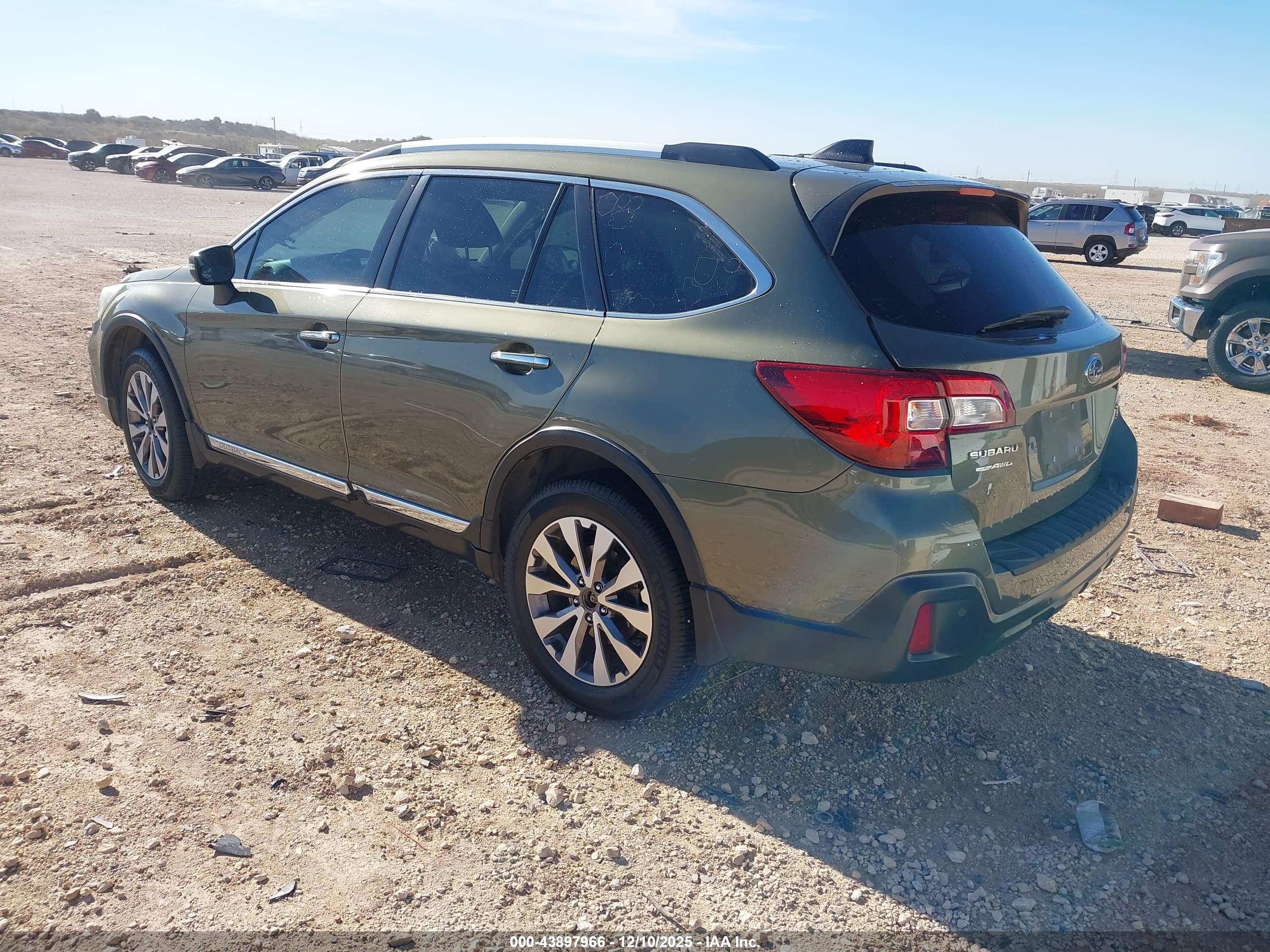 SUBARU OUTBACK image 3