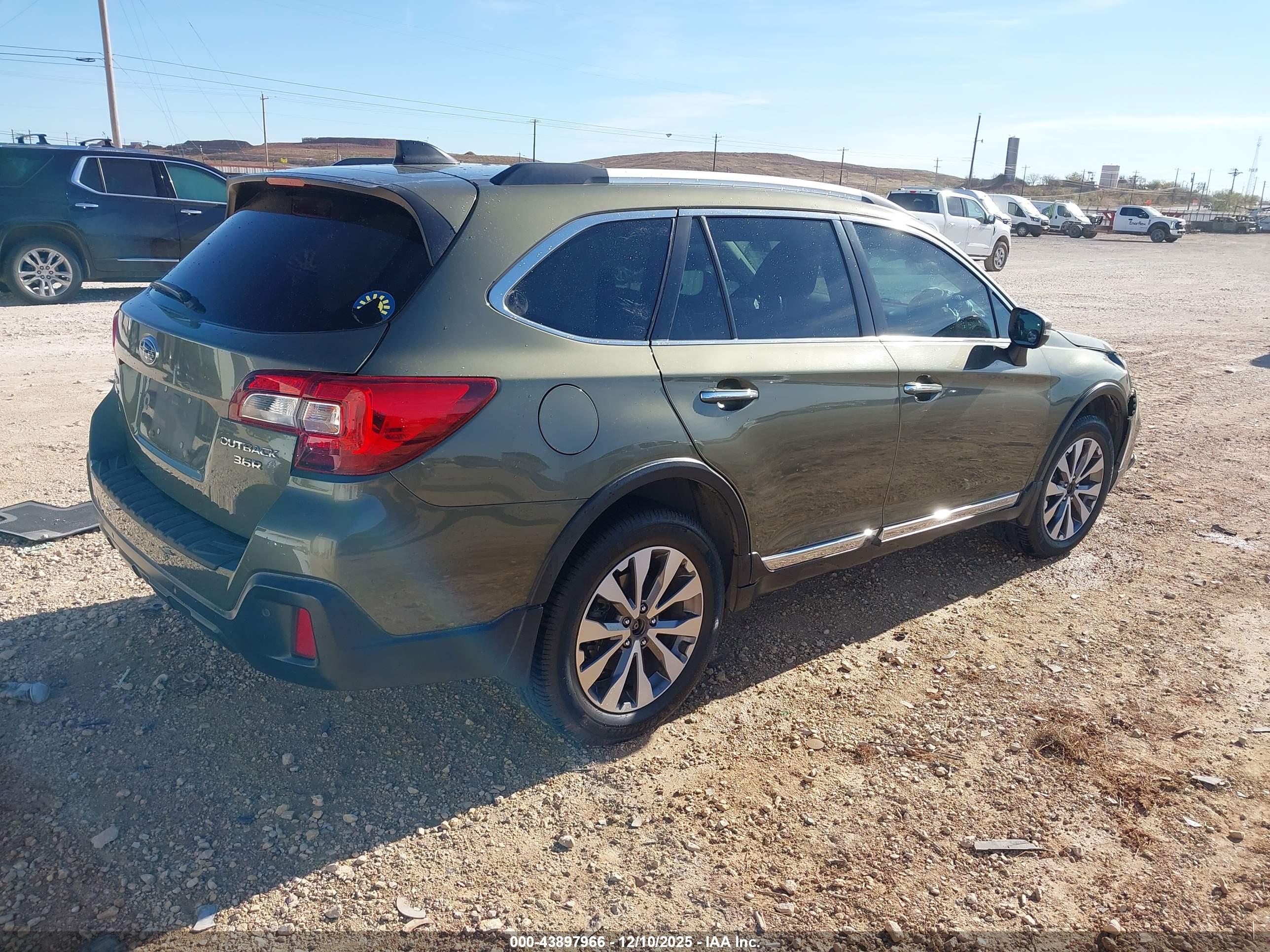 SUBARU OUTBACK image 4