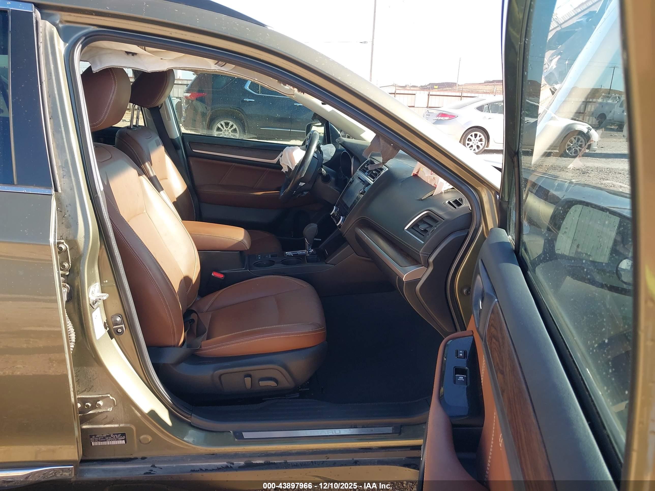 SUBARU OUTBACK image 5