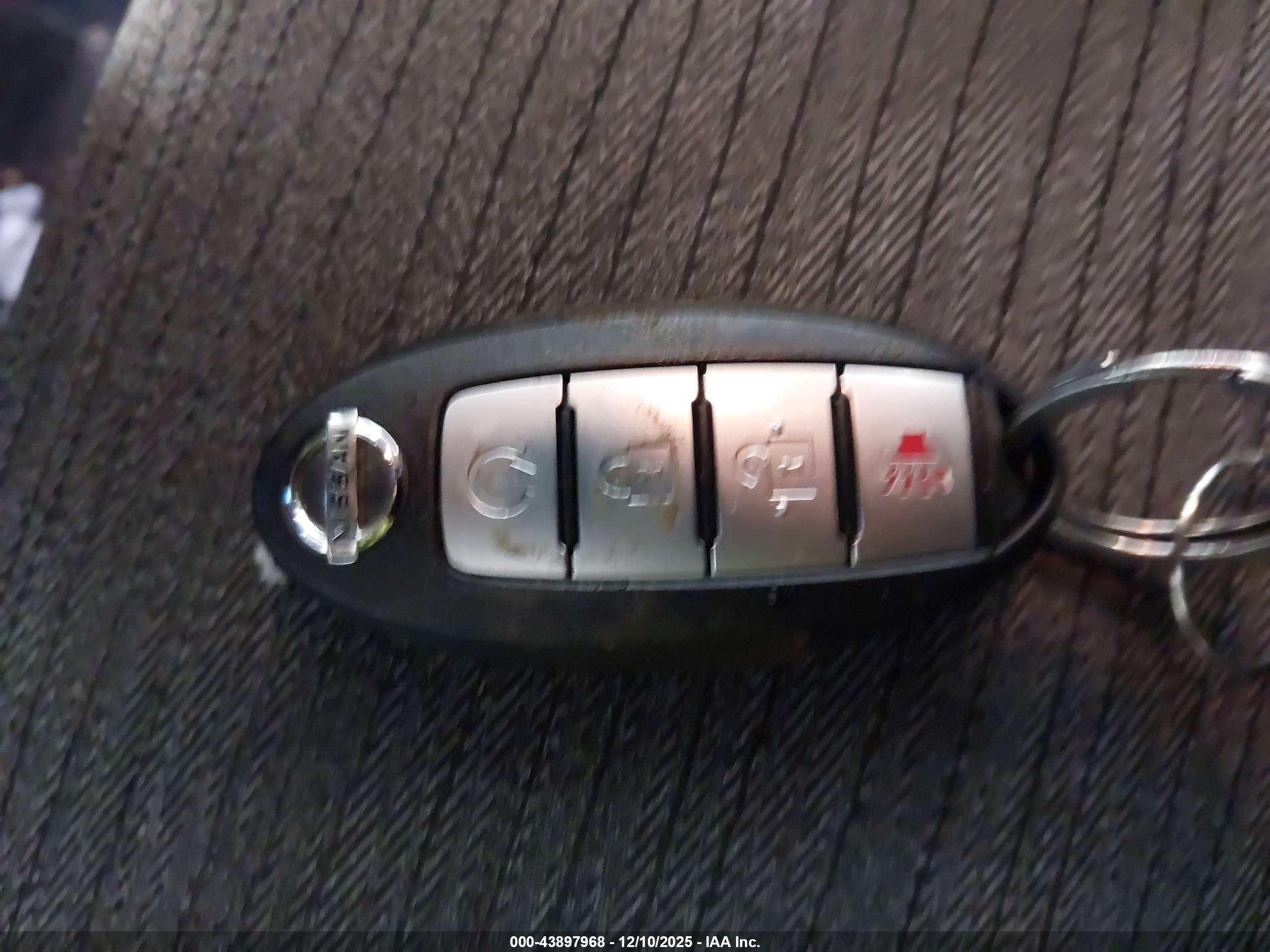 NISSAN ROGUE image 11