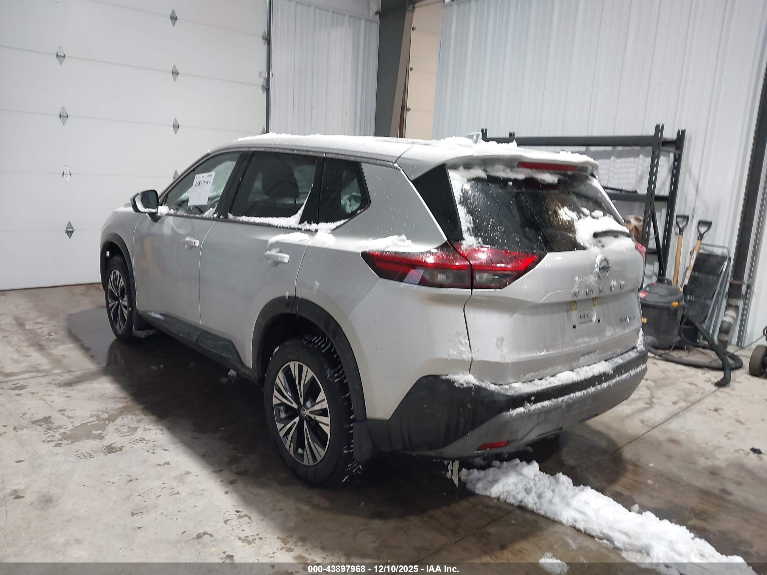 NISSAN ROGUE image 3