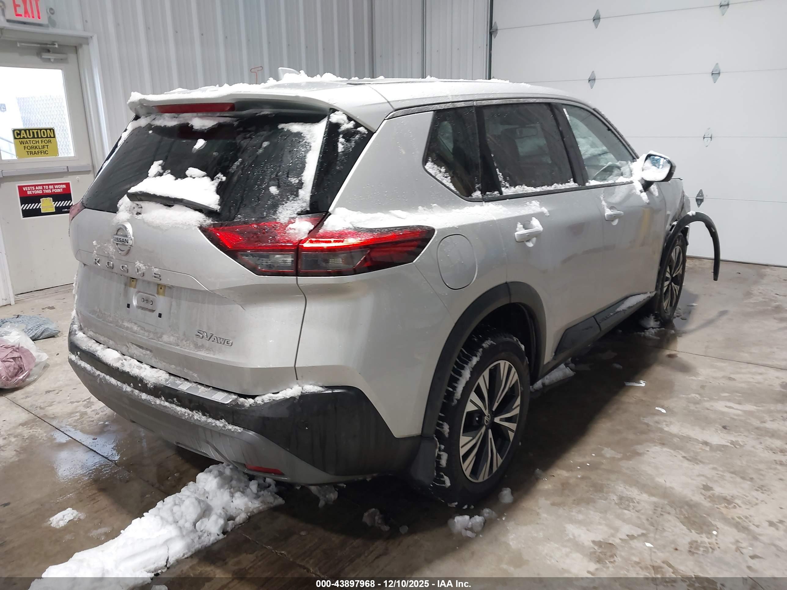 NISSAN ROGUE image 4