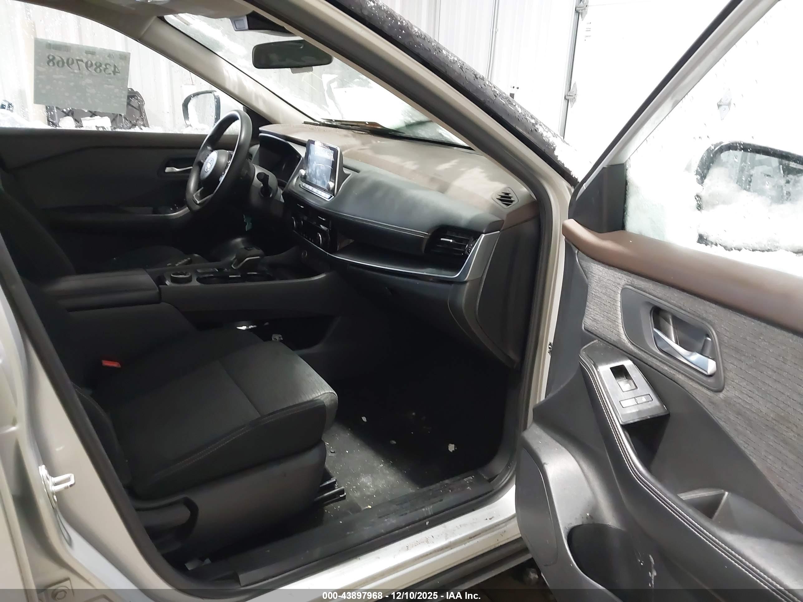 NISSAN ROGUE image 5