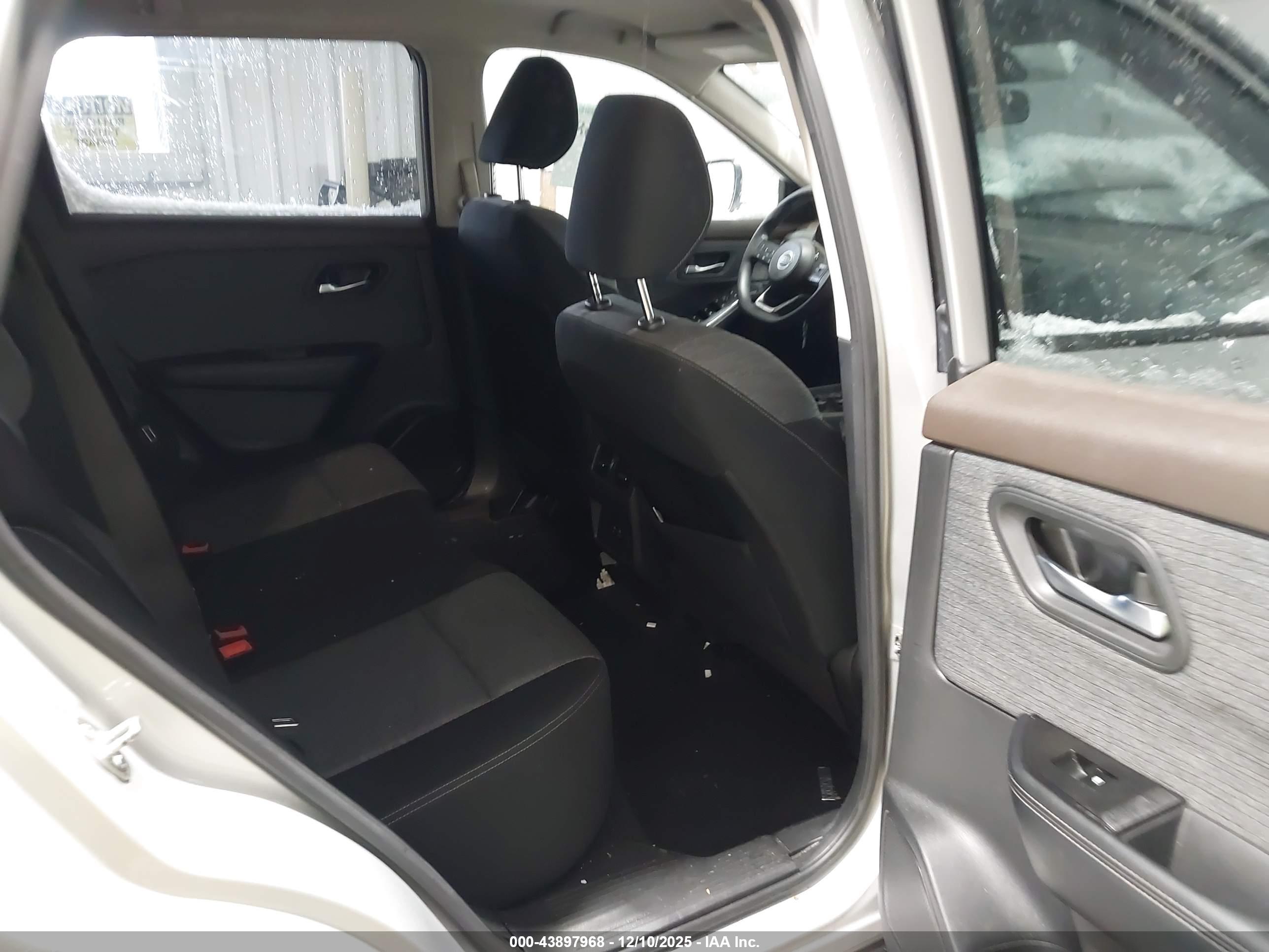 NISSAN ROGUE image 8