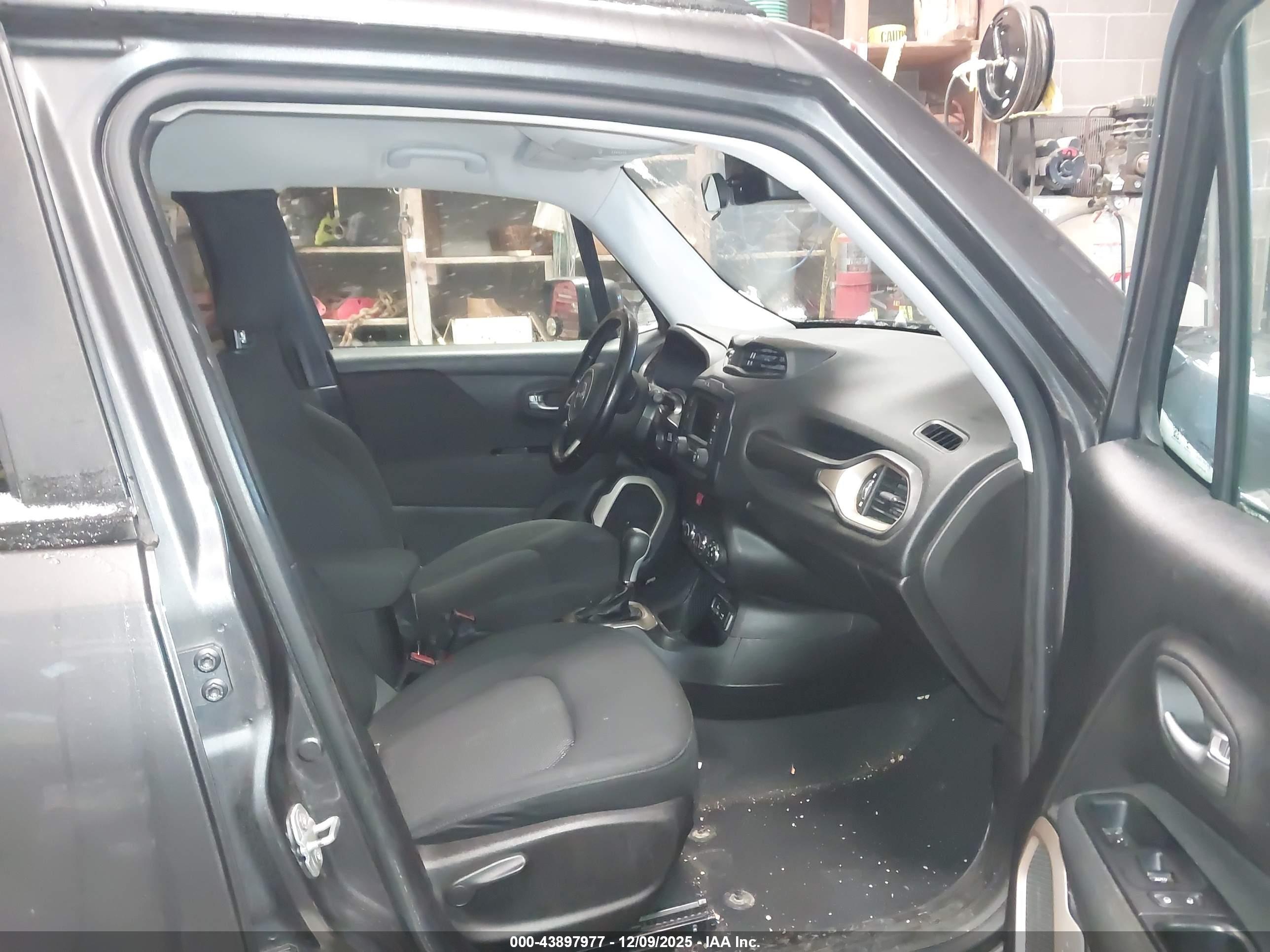JEEP RENEGADE image 5