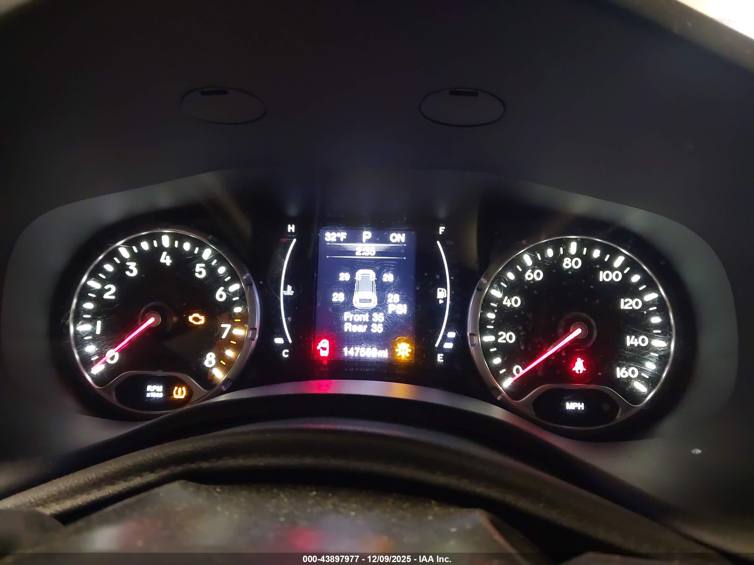 JEEP RENEGADE image 7