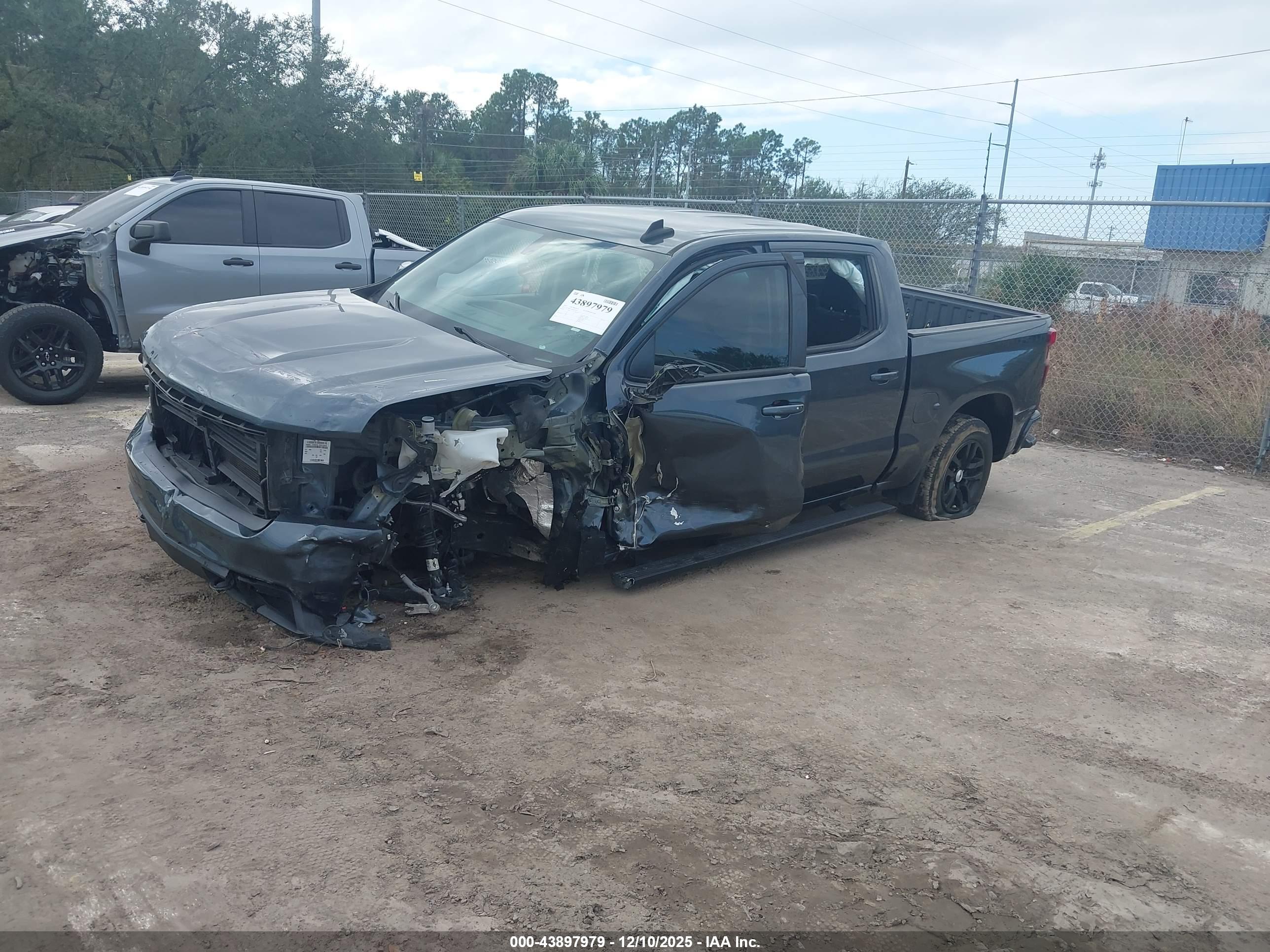 CHEVROLET SILVERADO image 2