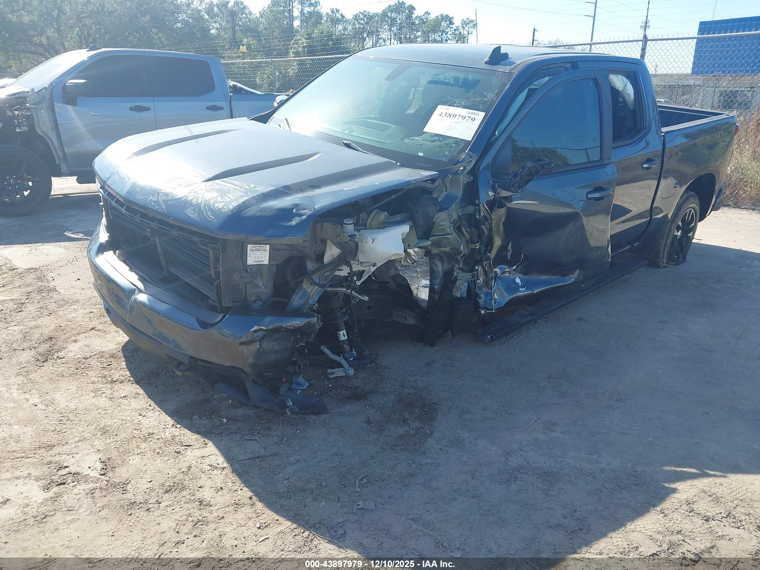 CHEVROLET SILVERADO image 6