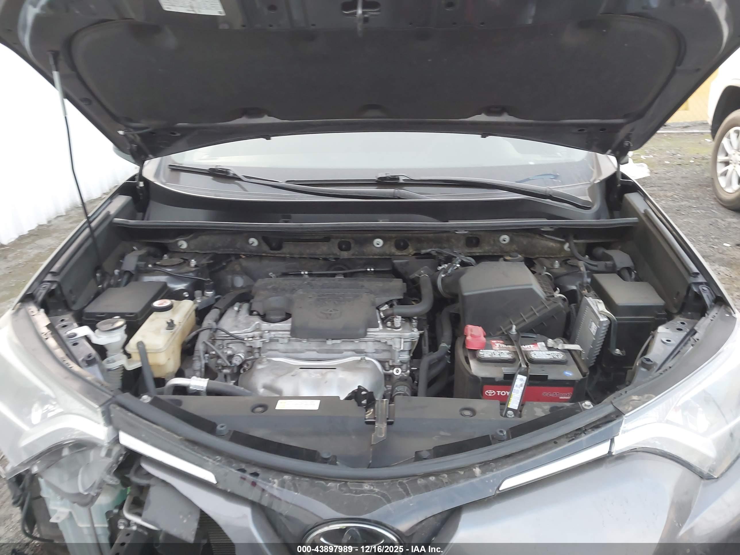 TOYOTA RAV4 image 10