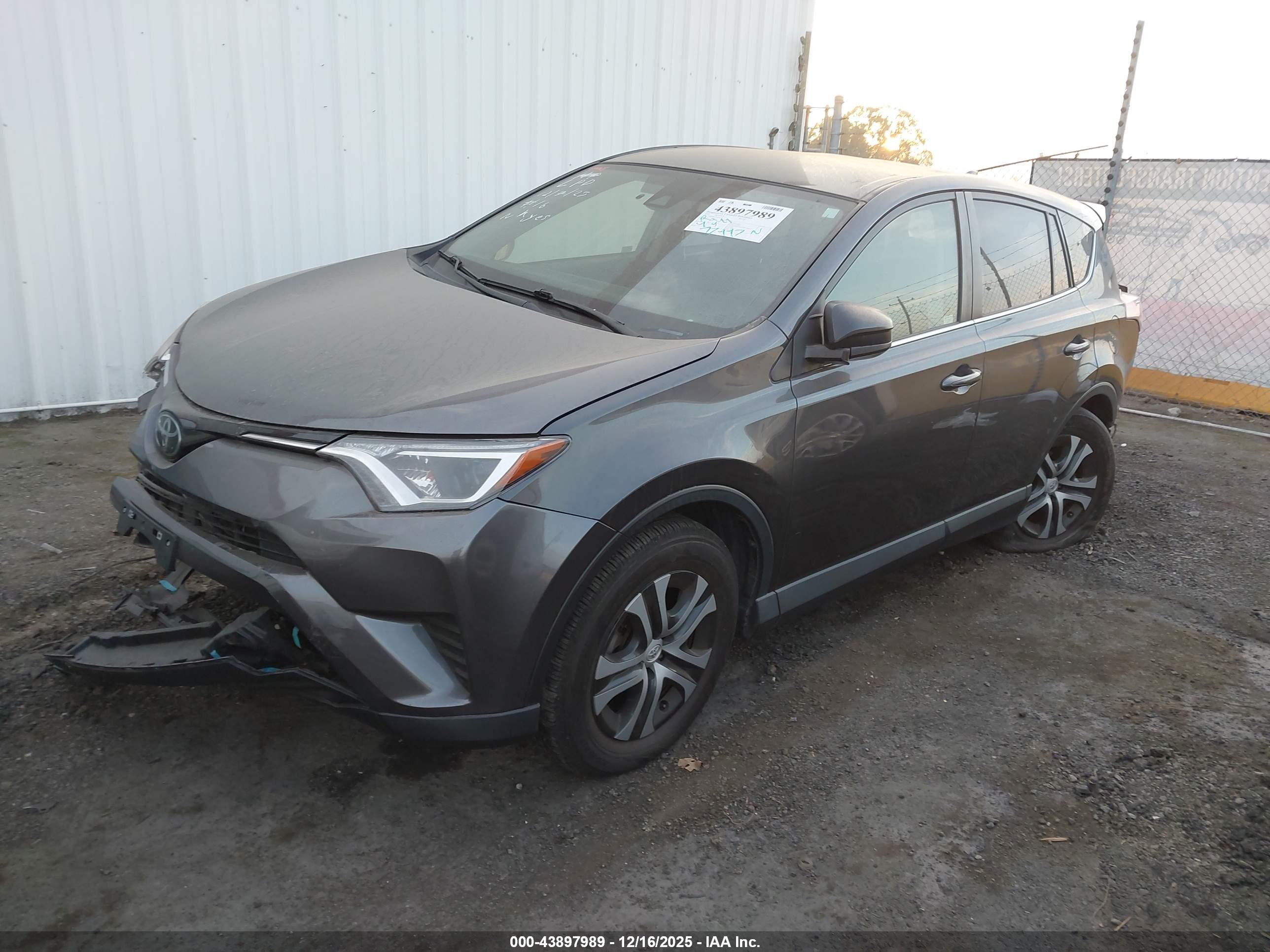 TOYOTA RAV4 image 2