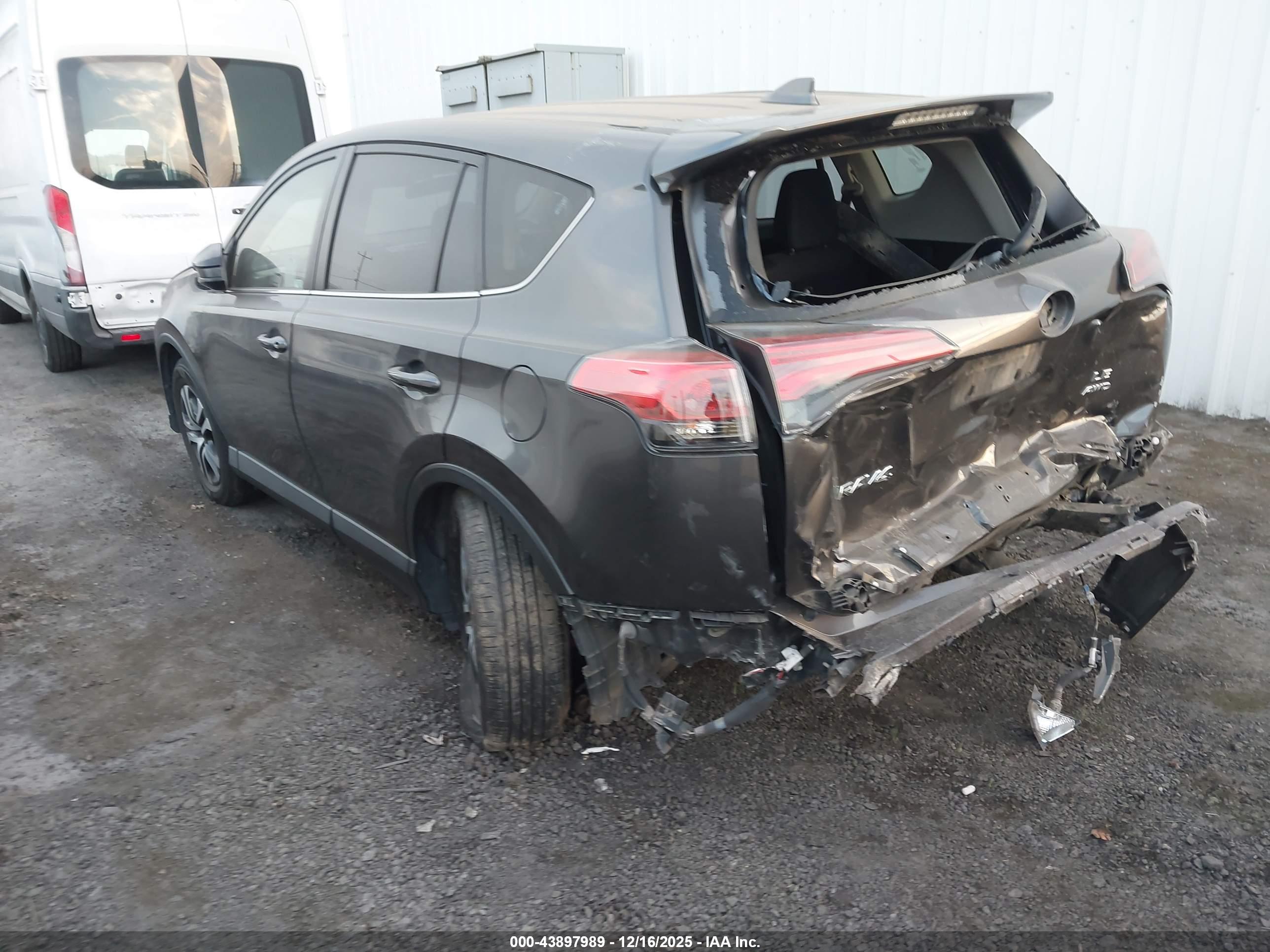TOYOTA RAV4 image 3