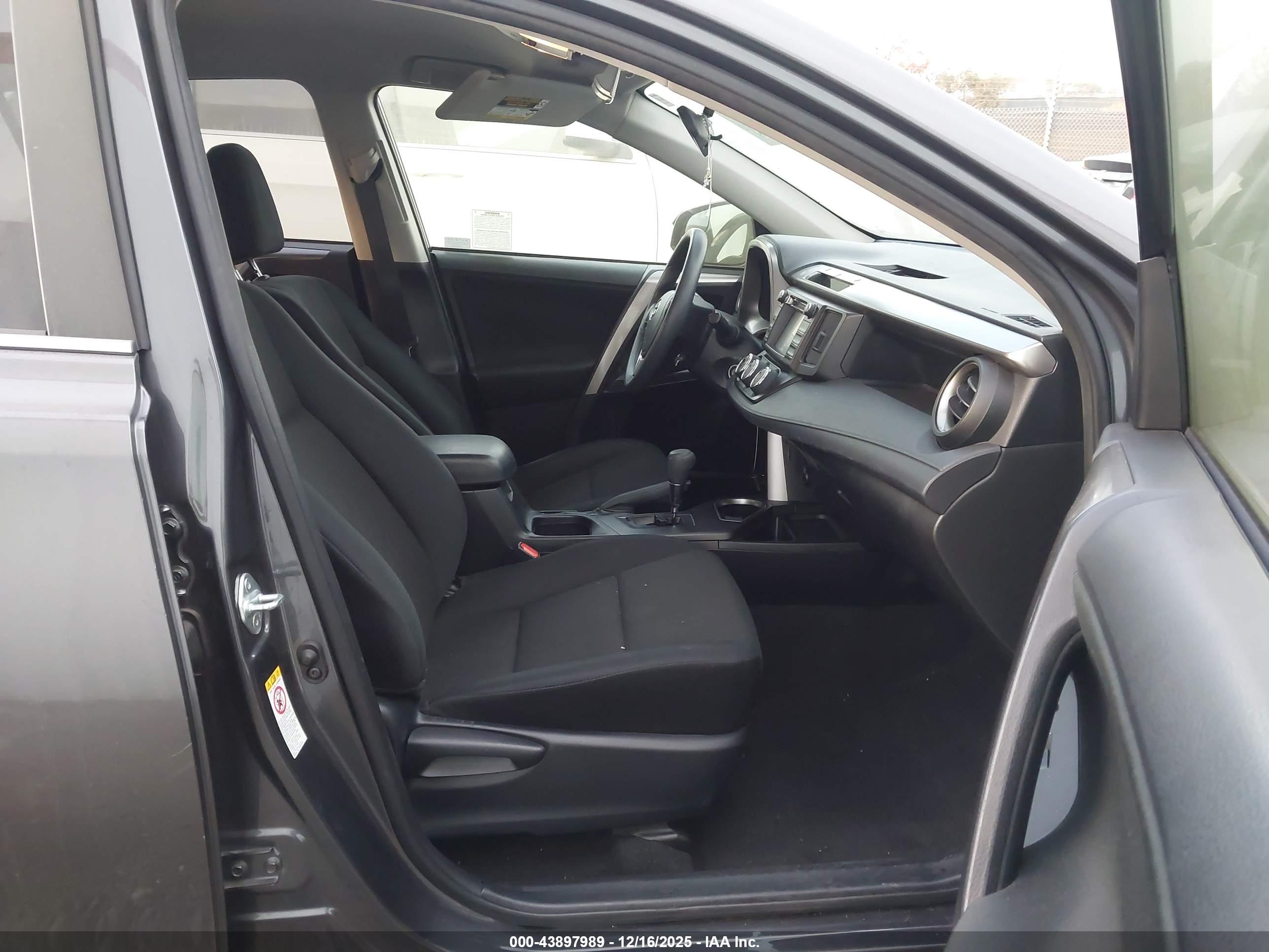 TOYOTA RAV4 image 5