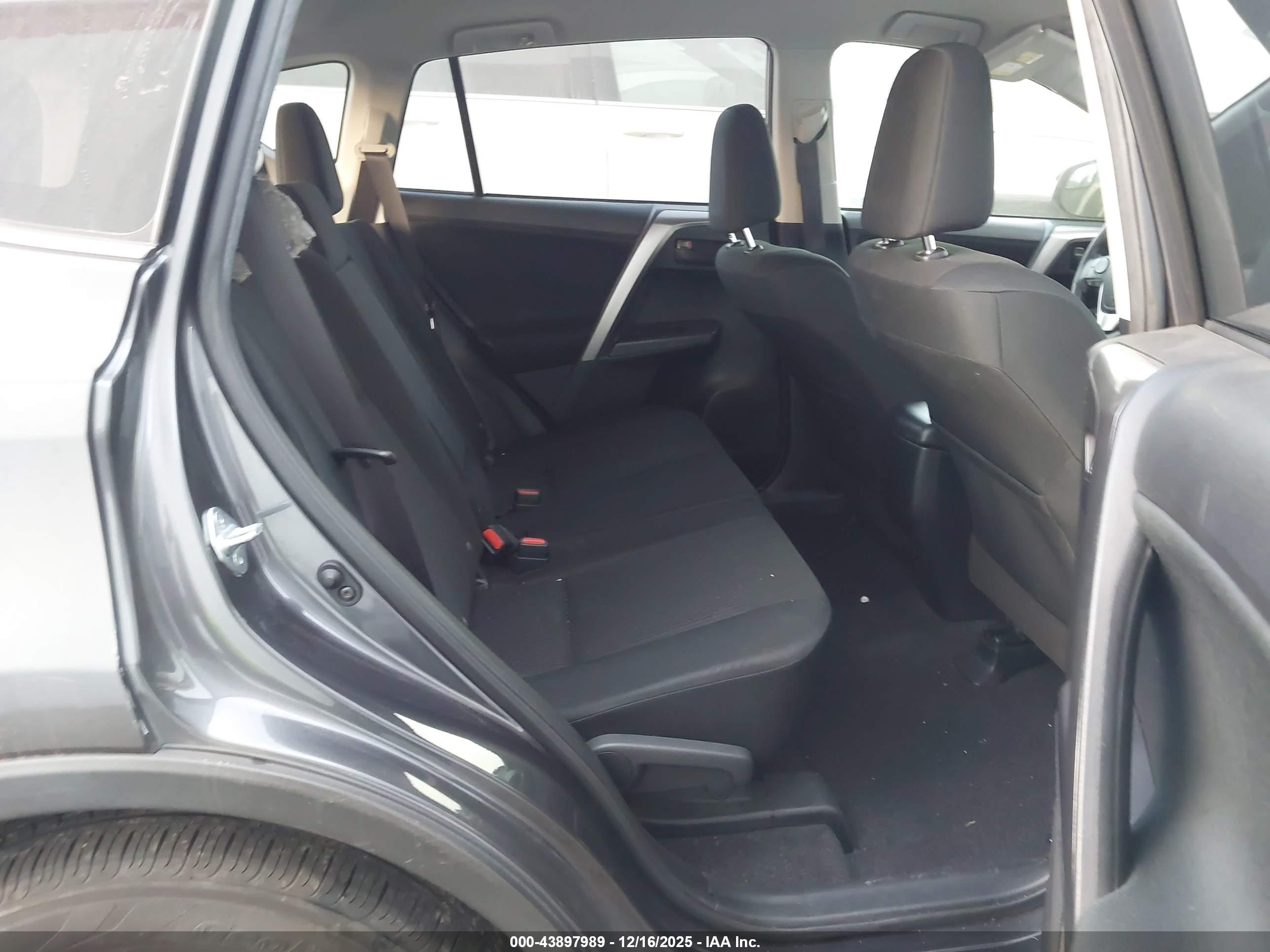 TOYOTA RAV4 image 8