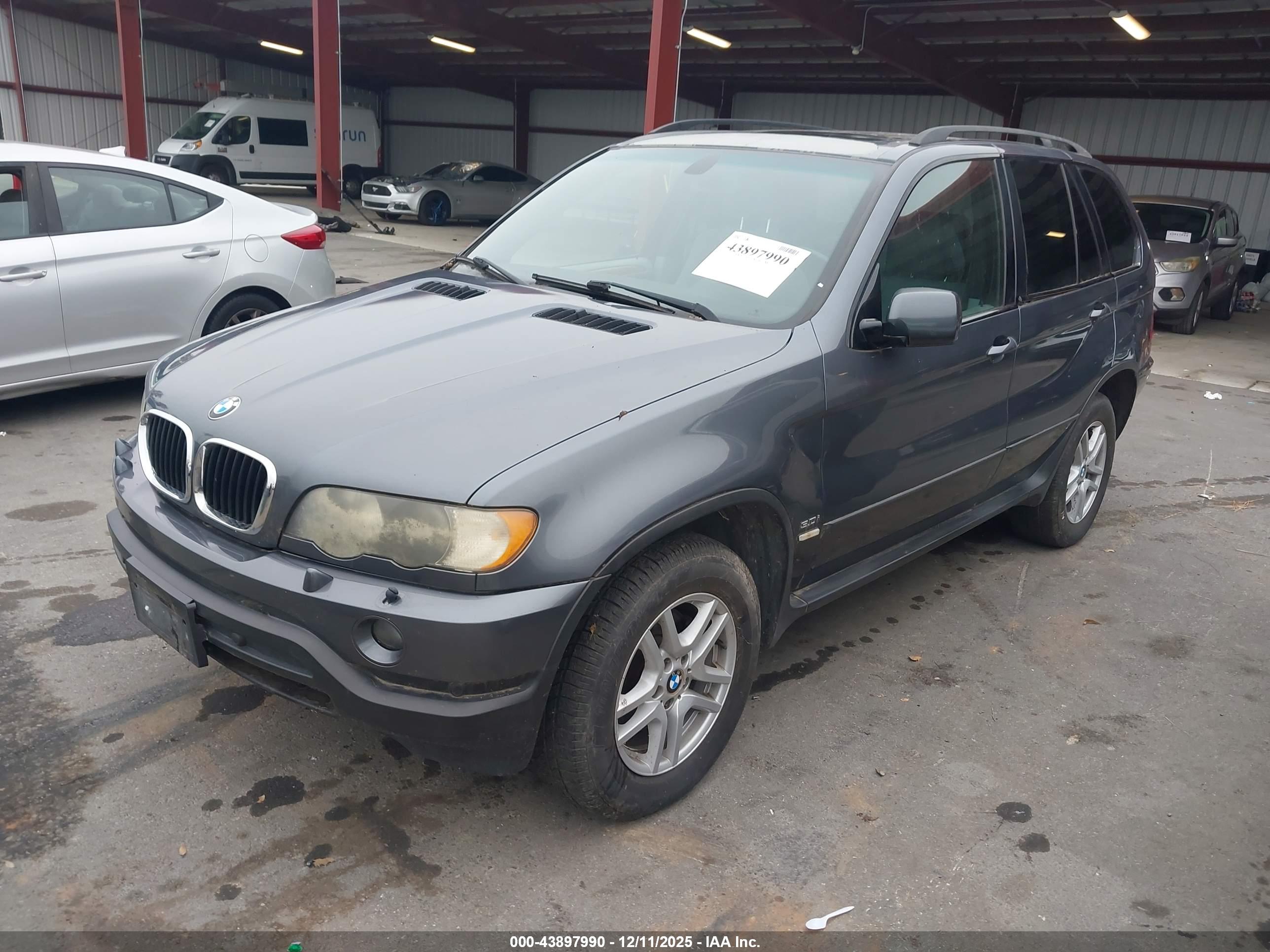 BMW X5 image 2