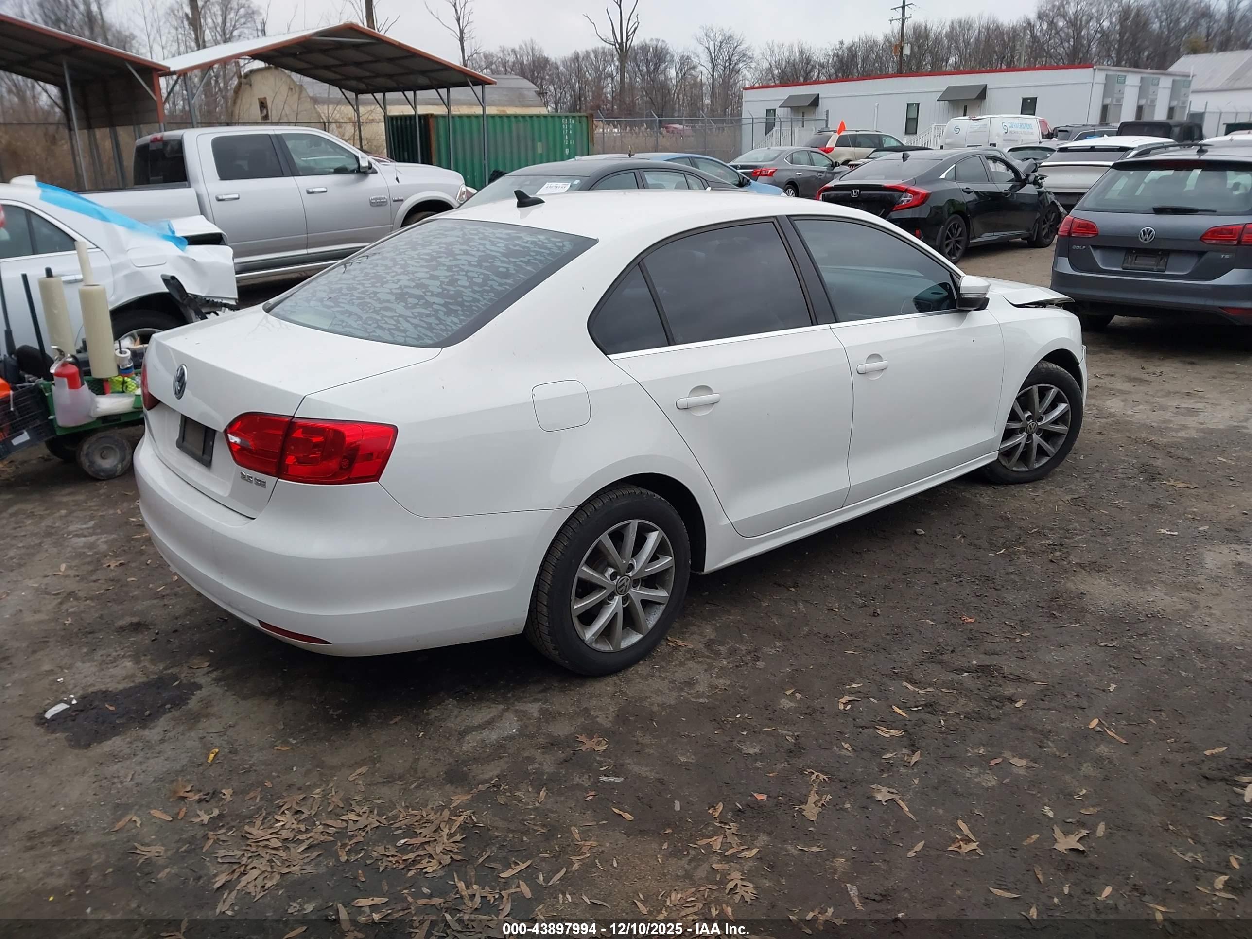 VOLKSWAGEN JETTA image 4