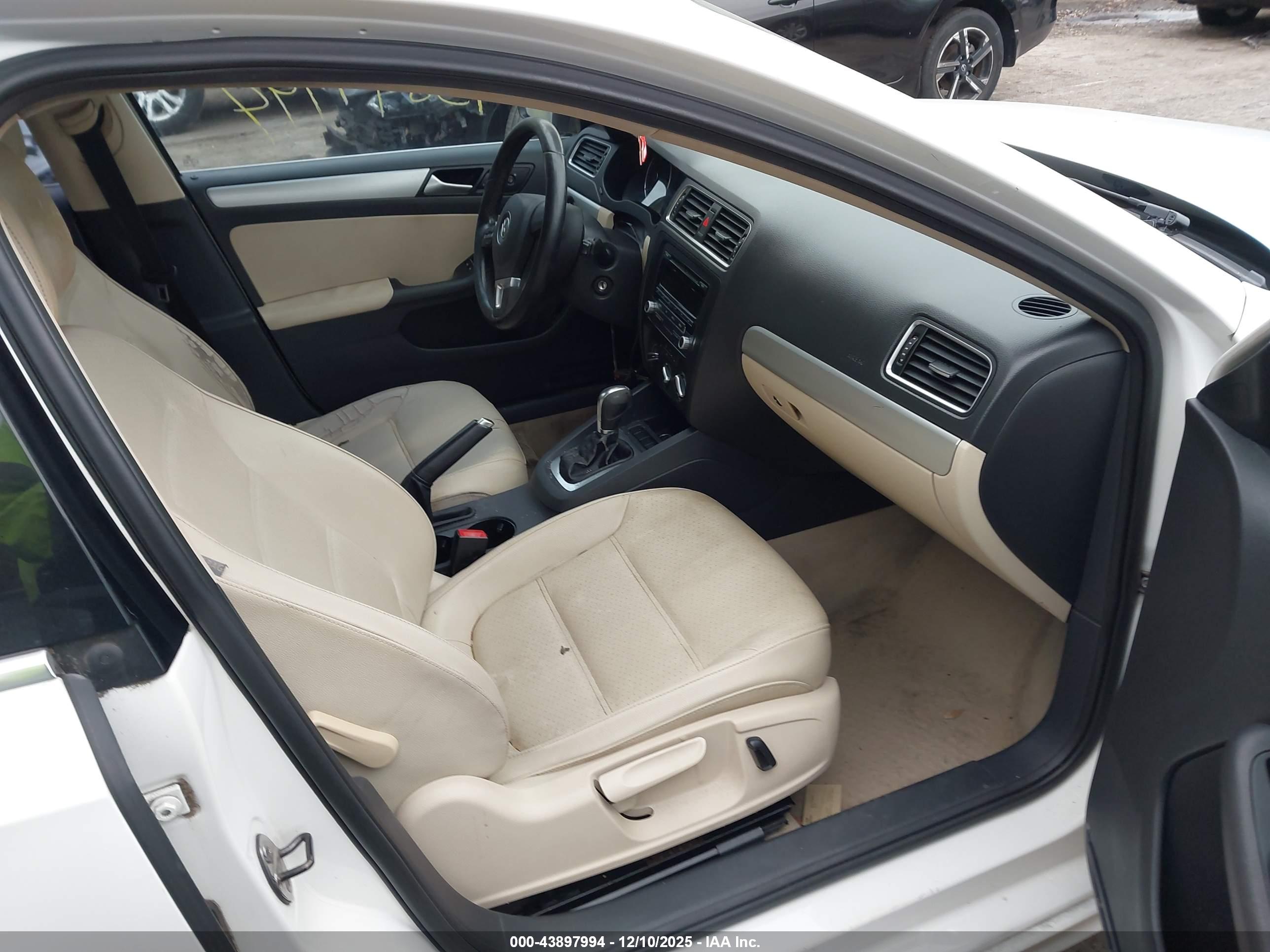 VOLKSWAGEN JETTA image 5